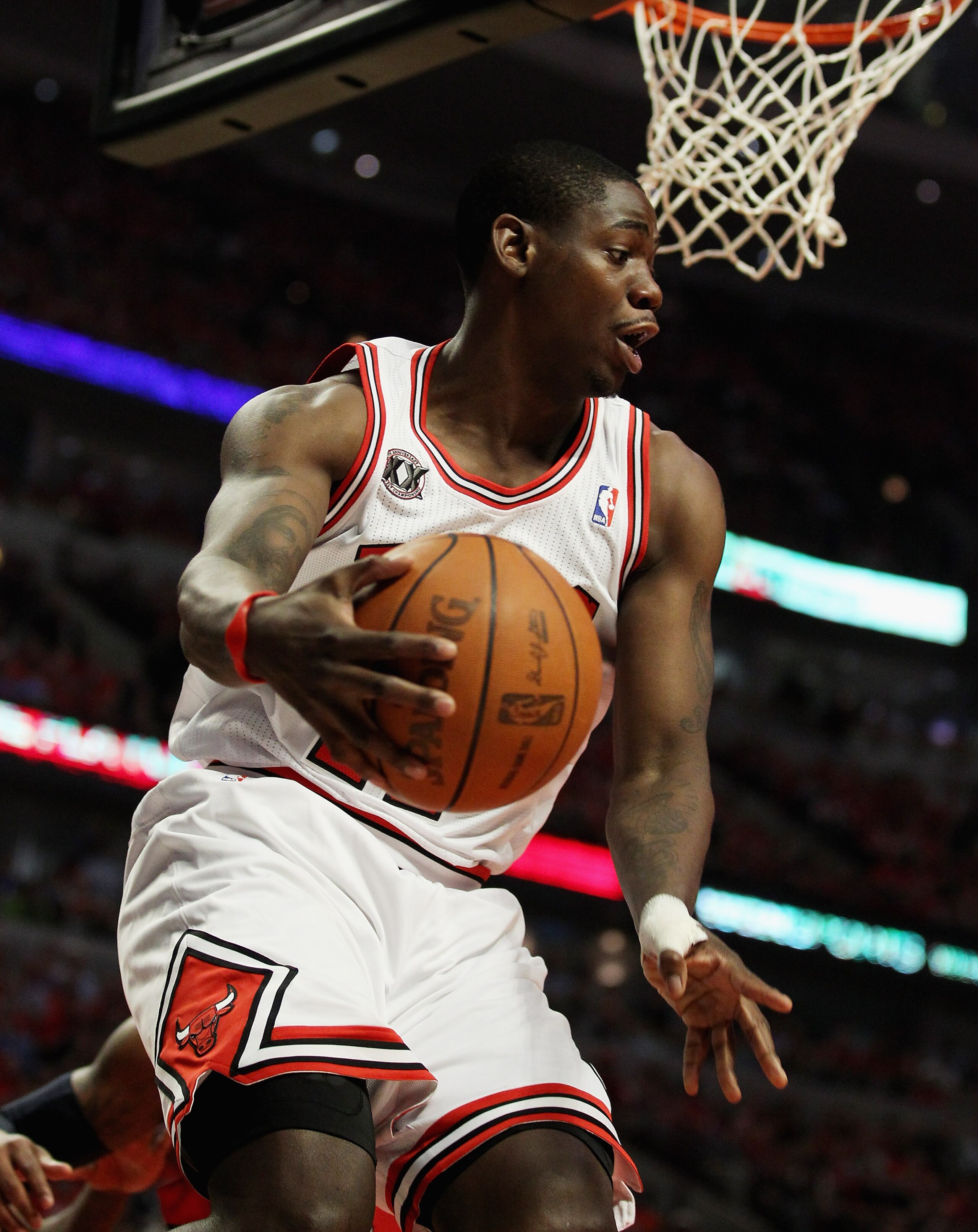 CHICAGO, IL - MAY 10: Ronnie Brewer #11 of the Chicago Bulls leaps to pass against the Atlanta Hawks in Game Five of the Eastern Conference Semifinals in the 2011 NBA Playoffs at the United Center on May 10, 2011 in Chicago, Illinois. The Bulls defeated t