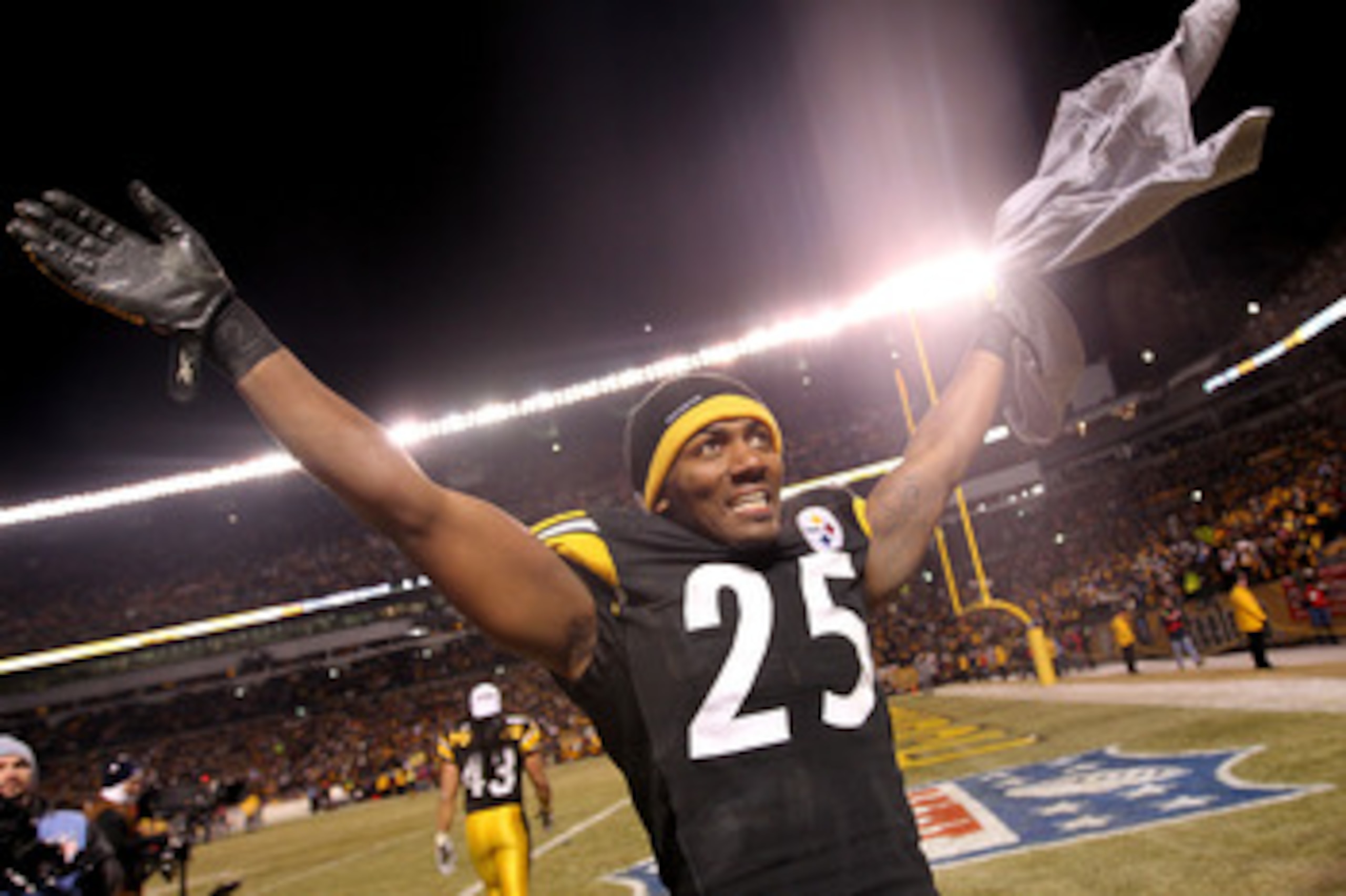 PITTSBURGH, PA - JANUARY 23:  Ryan Clark #25 of the Pittsburgh Steelers celebrates their 24 to 19 win over the New York Jets in the 2011 AFC Championship game at Heinz Field on January 23, 2011 in Pittsburgh, Pennsylvania.  (Photo by Nick Laham/Getty Imag