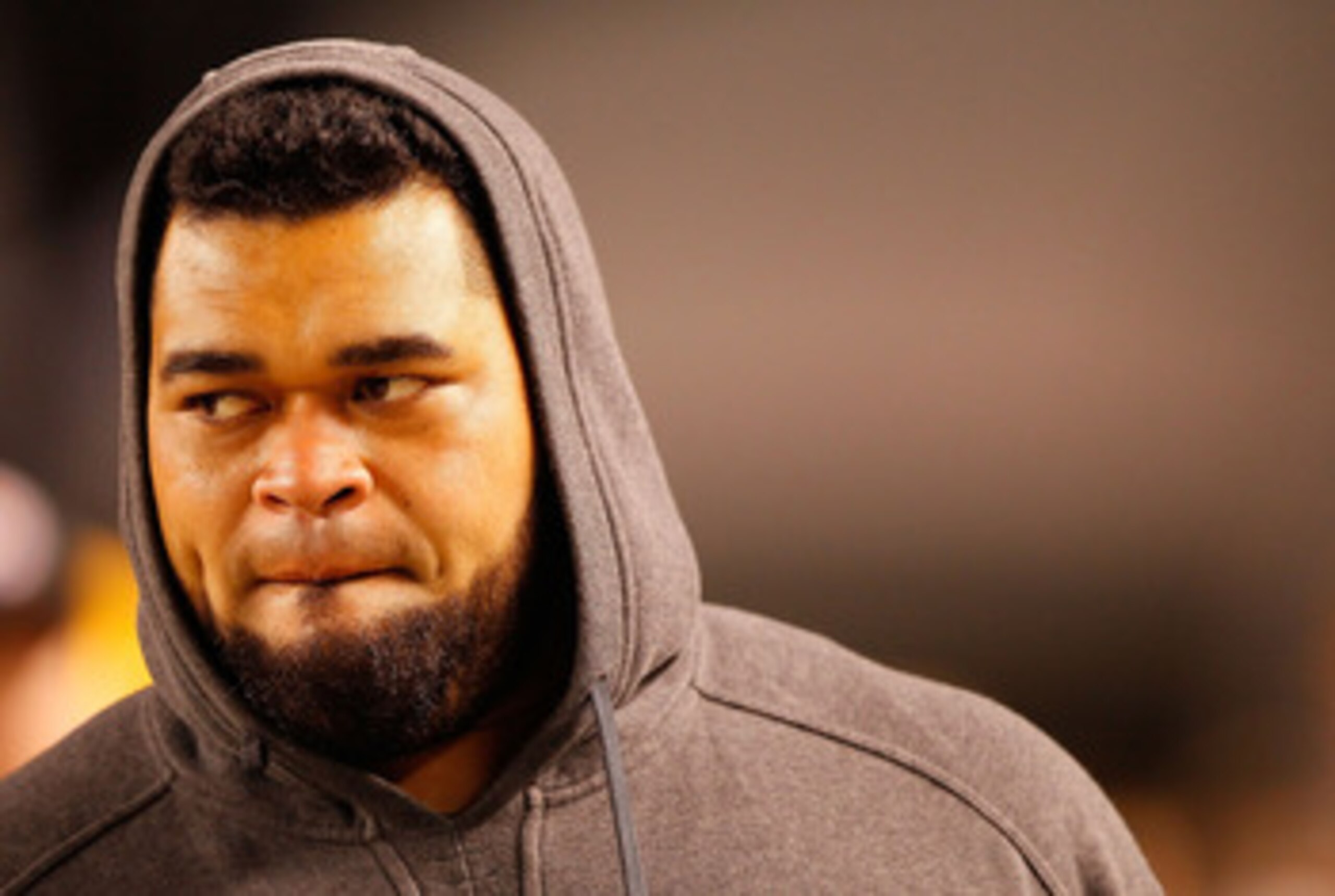 PITTSBURGH, PA - NOVEMBER 14:  Chris Kemoeatu #68 of the Pittsburgh Steelers watches his team play from the sidelines during the game against the New England Patriots on November 14, 2010 at Heinz Field in Pittsburgh, Pennsylvania.  (Photo by Jared Wicker
