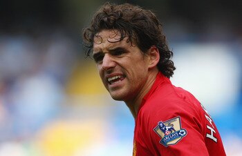 LONDON - SEPTEMBER 21:  Owen Hargreaves of Manchester United looks on during the Barclays Premier League match between Chelsea and Manchester United at Stamford Bridge on September 21, 2008 in London, England.  (Photo by Mike Hewitt/Getty Images)