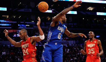 LOS ANGELES, CA - FEBRUARY 20:  Kobe Bryant #24 of the Los Angeles Lakers and the Western Conference dunks in front of LeBron James #6 of the Miami Heat and the Eastern Conference in the second half of the 2011 NBA All-Star Game at Staples Center on Febru