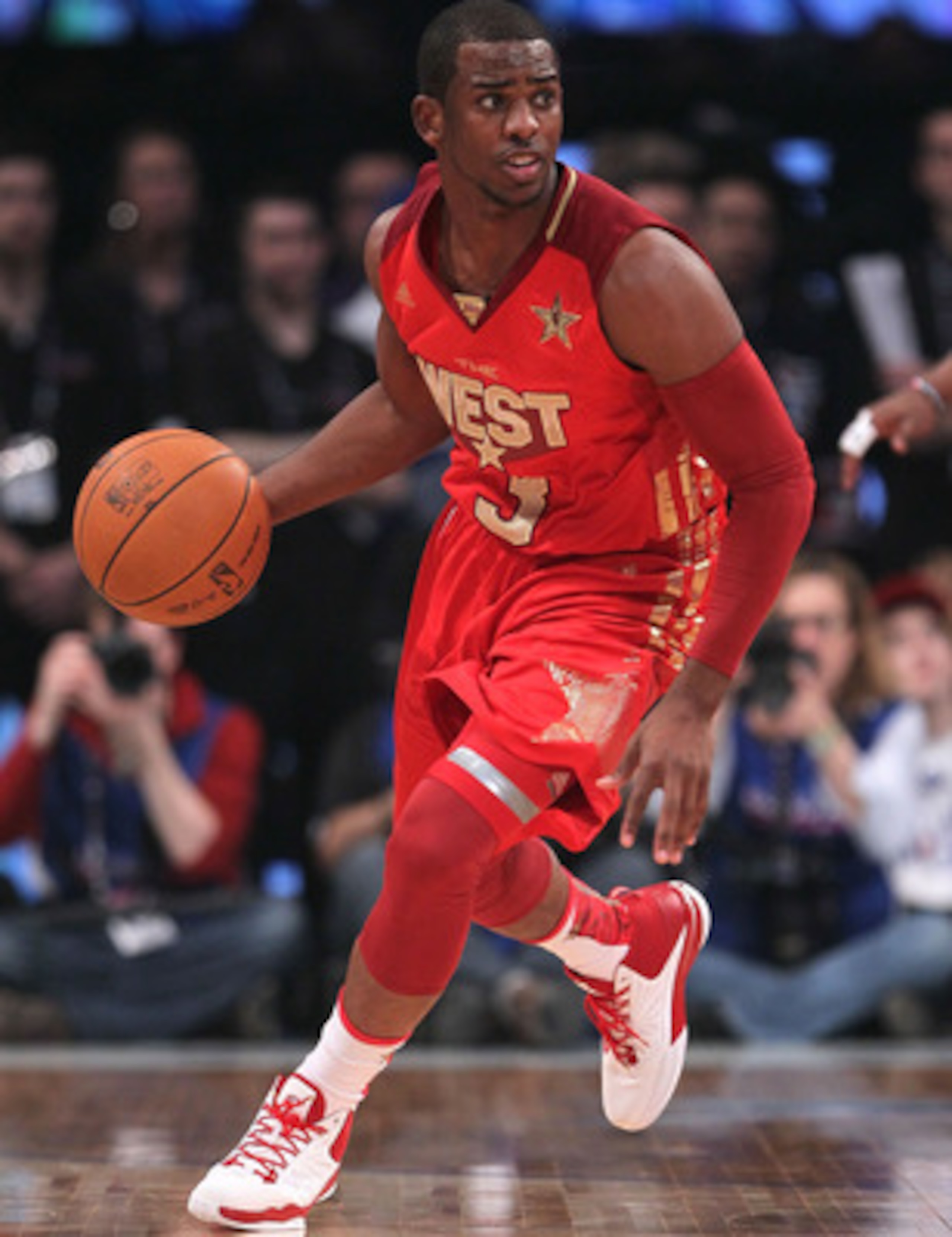 LOS ANGELES, CA - FEBRUARY 20:  Chris Paul #3 of the New Orleans Hornets and the Western Conference moves the ball in the 2011 NBA All-Star Game at Staples Center on February 20, 2011 in Los Angeles, California. NOTE TO USER: User expressly acknowledges a