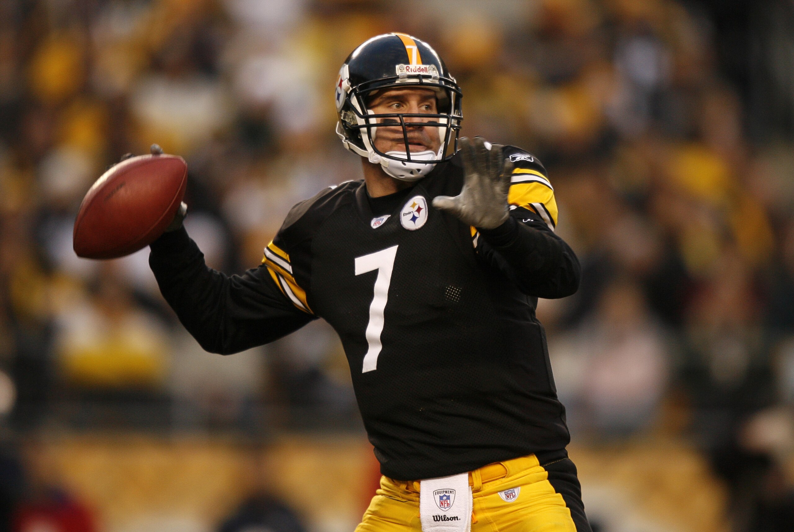 QB Ben Roethlisberger (7) of the Pittsburgh Steelers during a game against the Tampa Bay Buccaneers  at Heinz Field in Pittsburgh, Pennsylvania on December 3, 2006. (Photo by Mike Ehrmann/Getty Images)