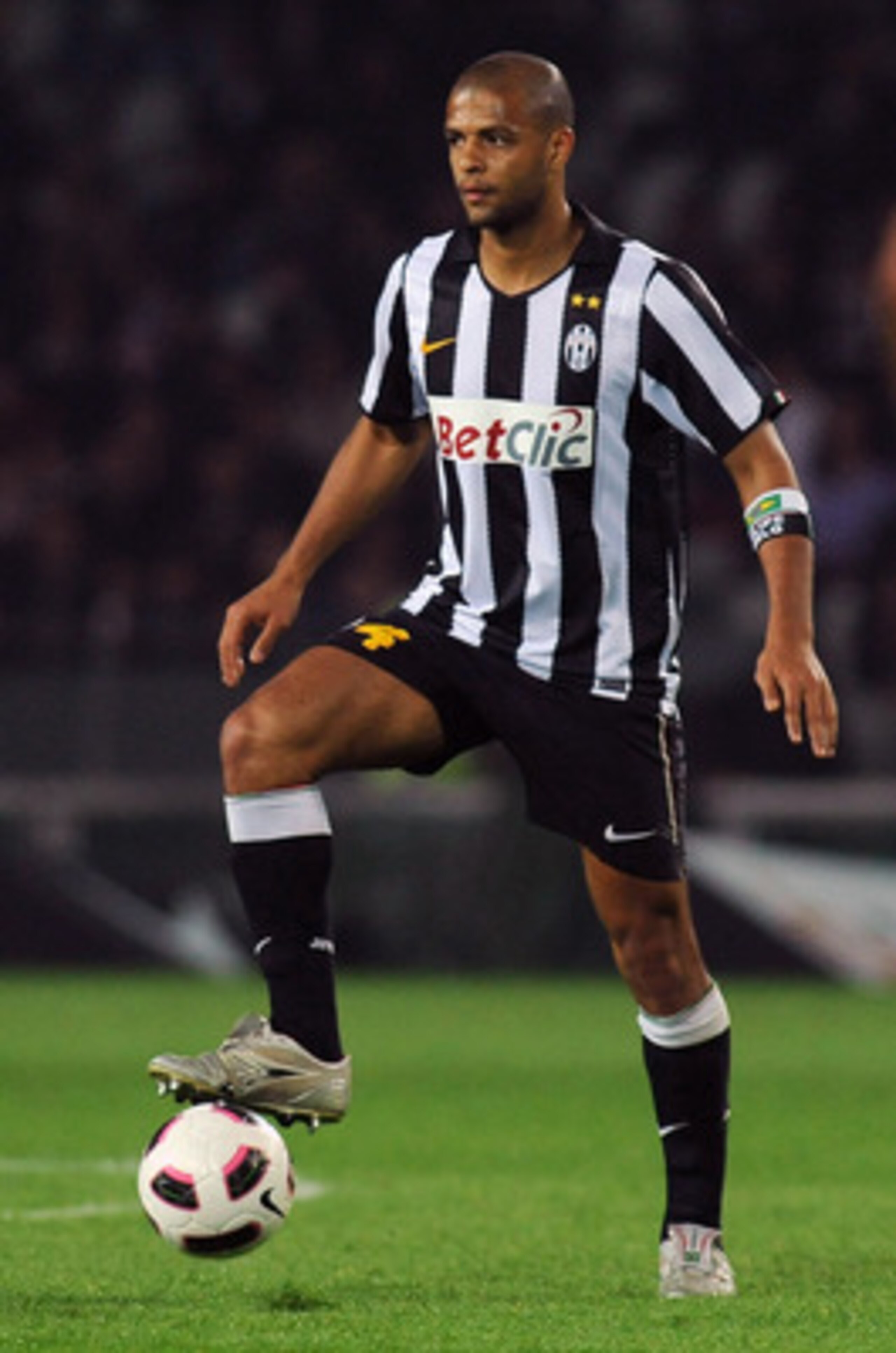 TURIN, ITALY - APRIL 23:  Felipe Melo of Juventus FC in action during the Serie A match between Juventus FC and Catania Calcio at Olimpico Stadium on April 23, 2011 in Turin, Italy.  (Photo by Valerio Pennicino/Getty Images)