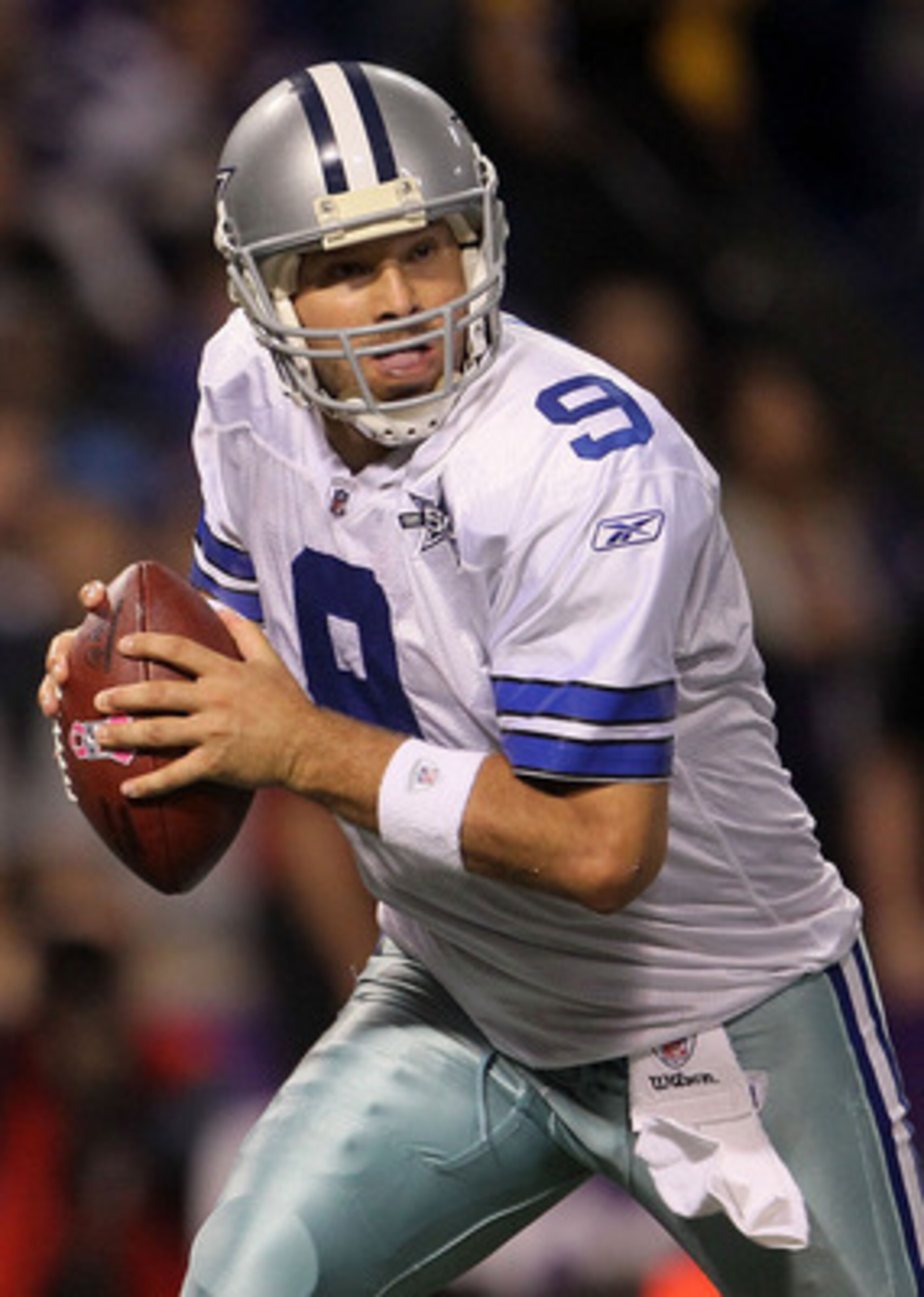 MINNEAPOLIS - OCTOBER 17:  Quarterback Tony Romo #9 of the Dallas Cowboys drops back to pass against the Minnesota Vikings at Mall of America Field on October 17, 2010 in Minneapolis, Minnesota.  (Photo by Jeff Gross/Getty Images)