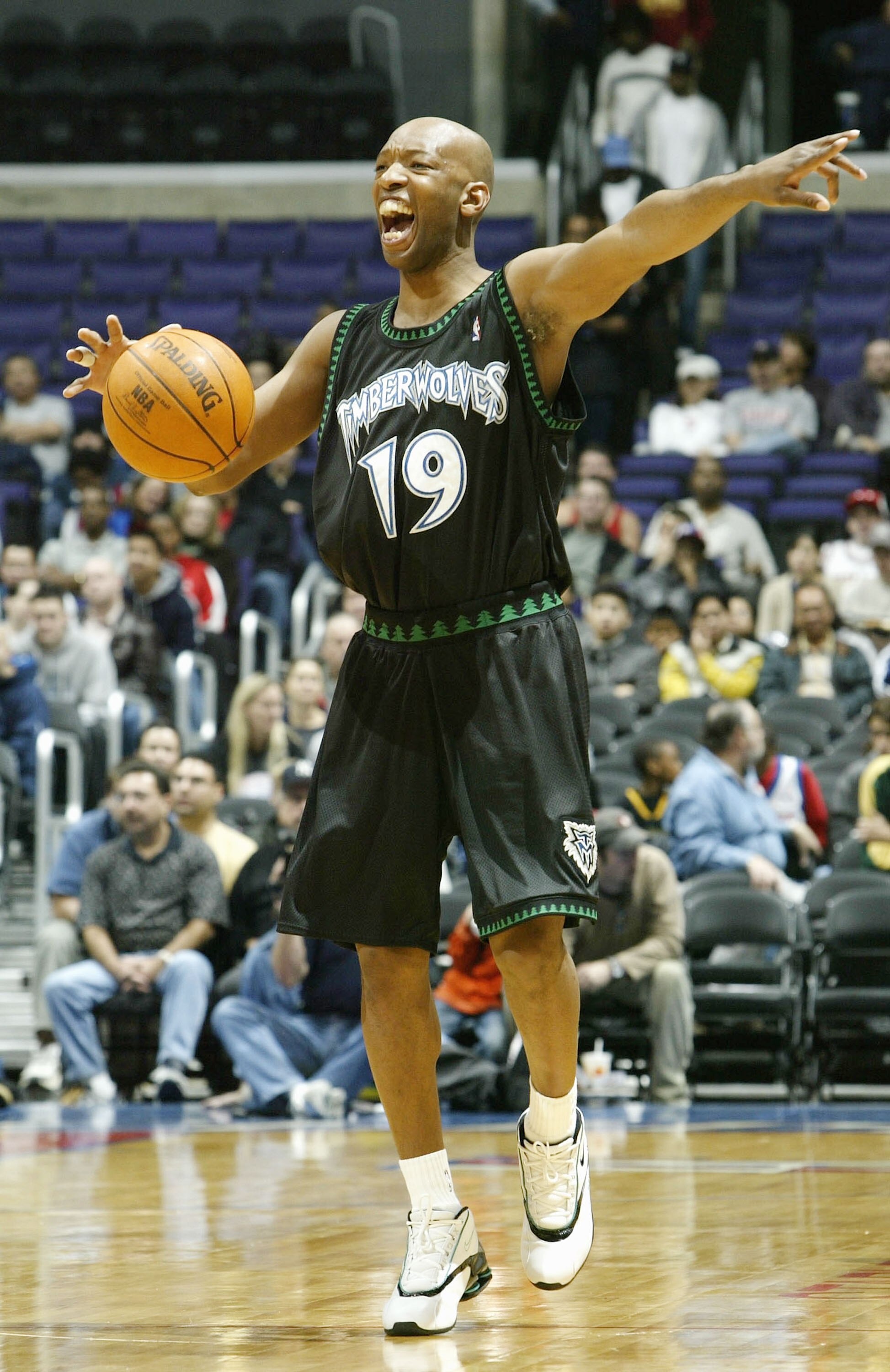 LOS ANGELES - DECEMBER 7:   Sam Cassell #19 of the Minnesota Timberwolves directs team against the Los Angeles Clippers on December 7, 2003 at Staples Center in Los Angeles, California. NOTE TO USER: User expressly acknowledges and agrees that, by downloa