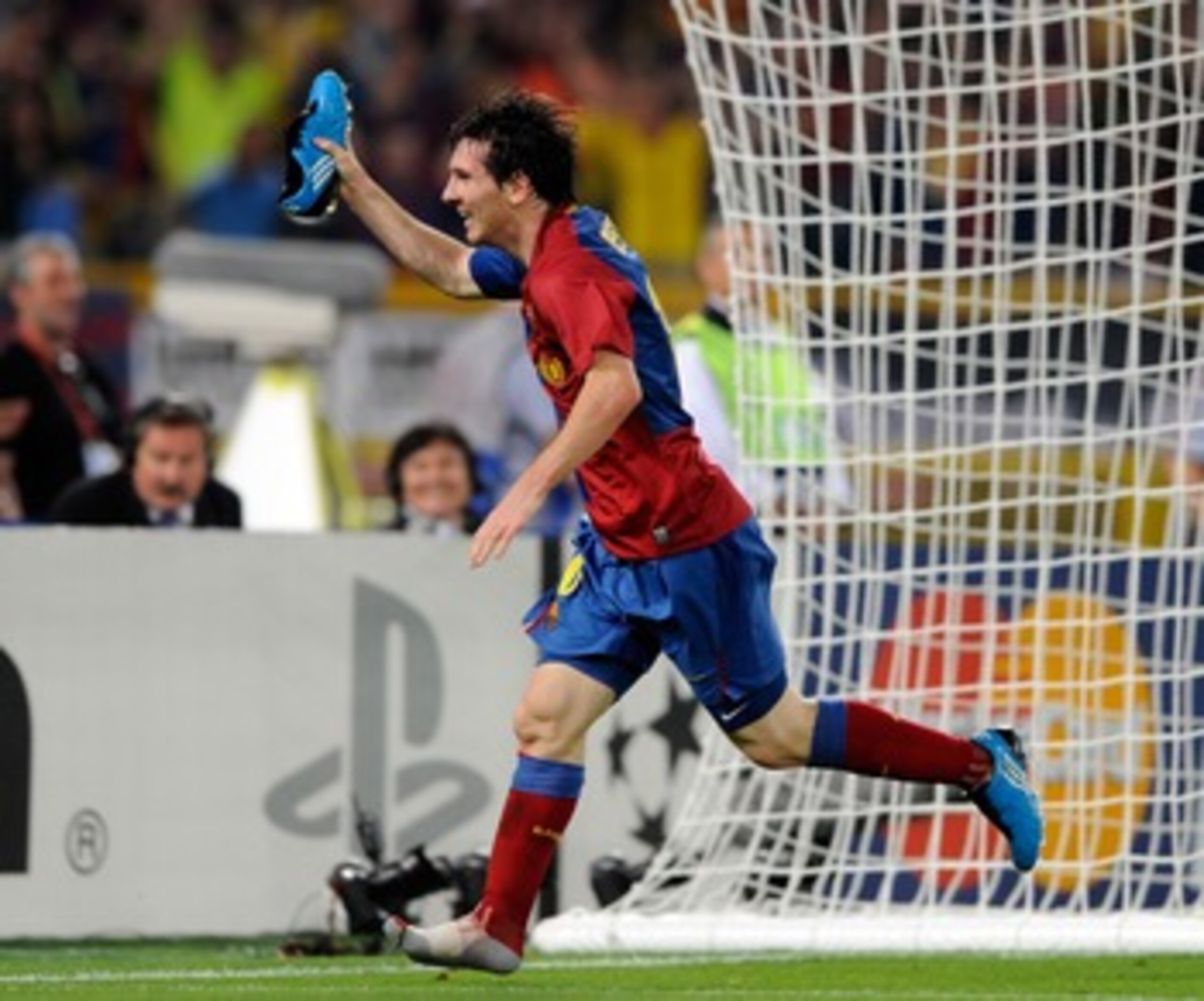 ROME, ITALY - MAY 27:  Lionel Messi of Barcelona during the UEFA Champions League Final match between Barcelona and Manchester United at the Stadio Olimpico on May 27, 2009 in Rome, Italy.  (Photo by Claudio Villa/Getty Images)
