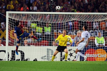 ROME - MAY 27:  Lionel Messi of Barcelona scores the second goal for Barcelona during the UEFA Champions League Final match between Barcelona and Manchester United at the Stadio Olimpico on May 27, 2009 in Rome, Italy.  (Photo by Shaun Botterill/Getty Ima