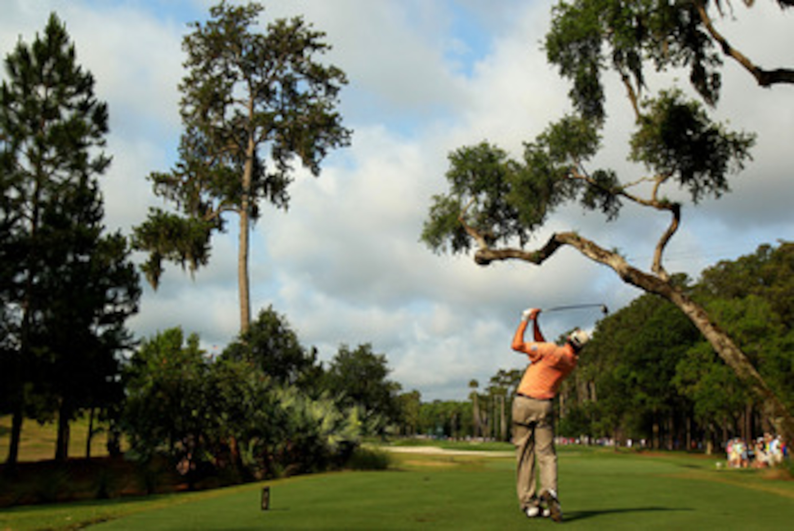 PONTE VEDRA BEACH, FL - MAY 12:  Matt Kuchar hits a tee shot on the sixth hole during the first round of THE PLAYERS Championship held at THE PLAYERS Stadium course at TPC Sawgrass on May 12, 2011 in Ponte Vedra Beach, Florida.  (Photo by Streeter Lecka/G