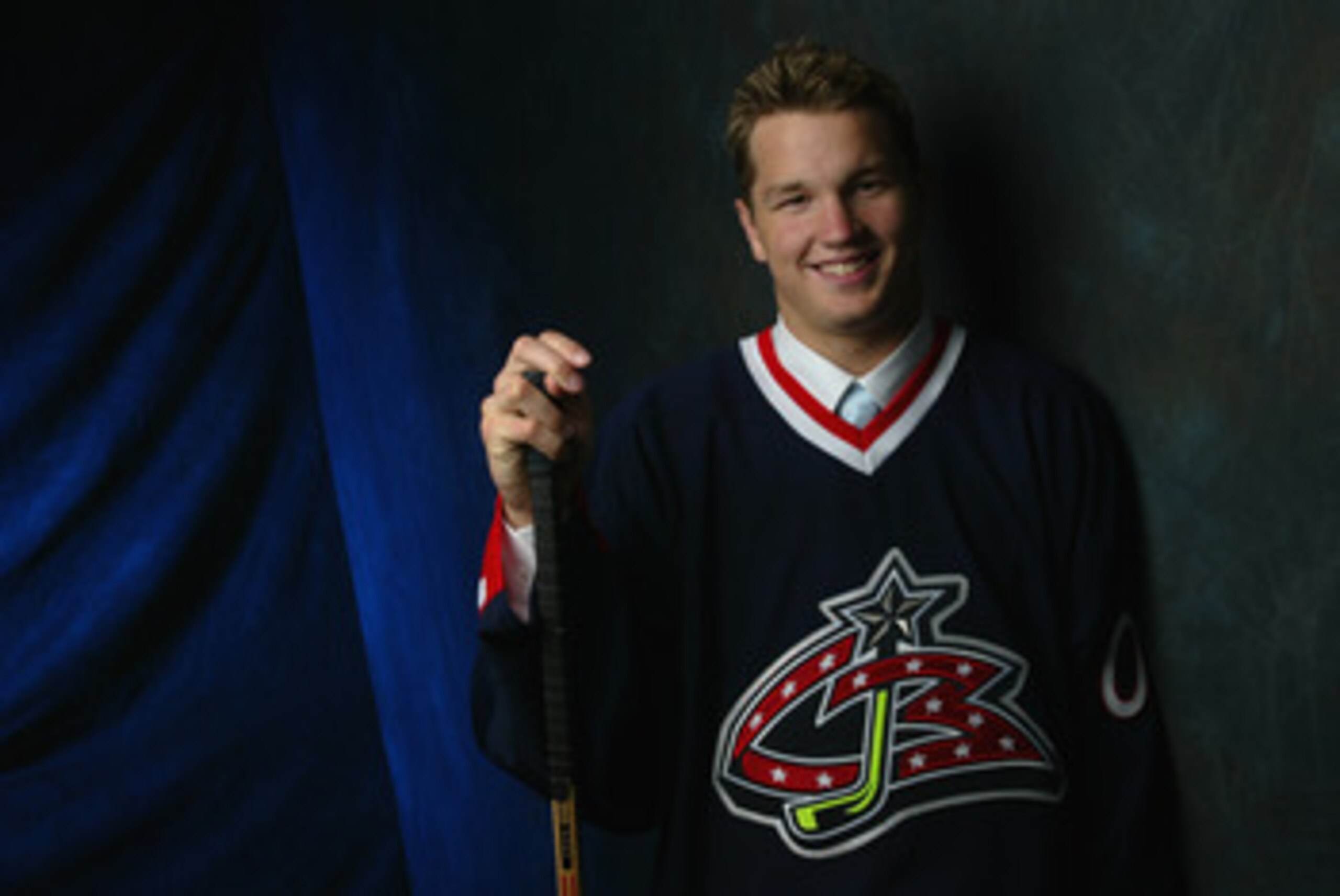 TORONTO - JUNE 22:  Number one overall draft pick by the Columbus Blue Jackets,  Rick Nash, poses for a portrait during the NHL Entry Draft on June 22, 2002 at the Air Canada Centre in Toronto, Canada. (Photo by Robert Laberge/Getty Images/NHLI)