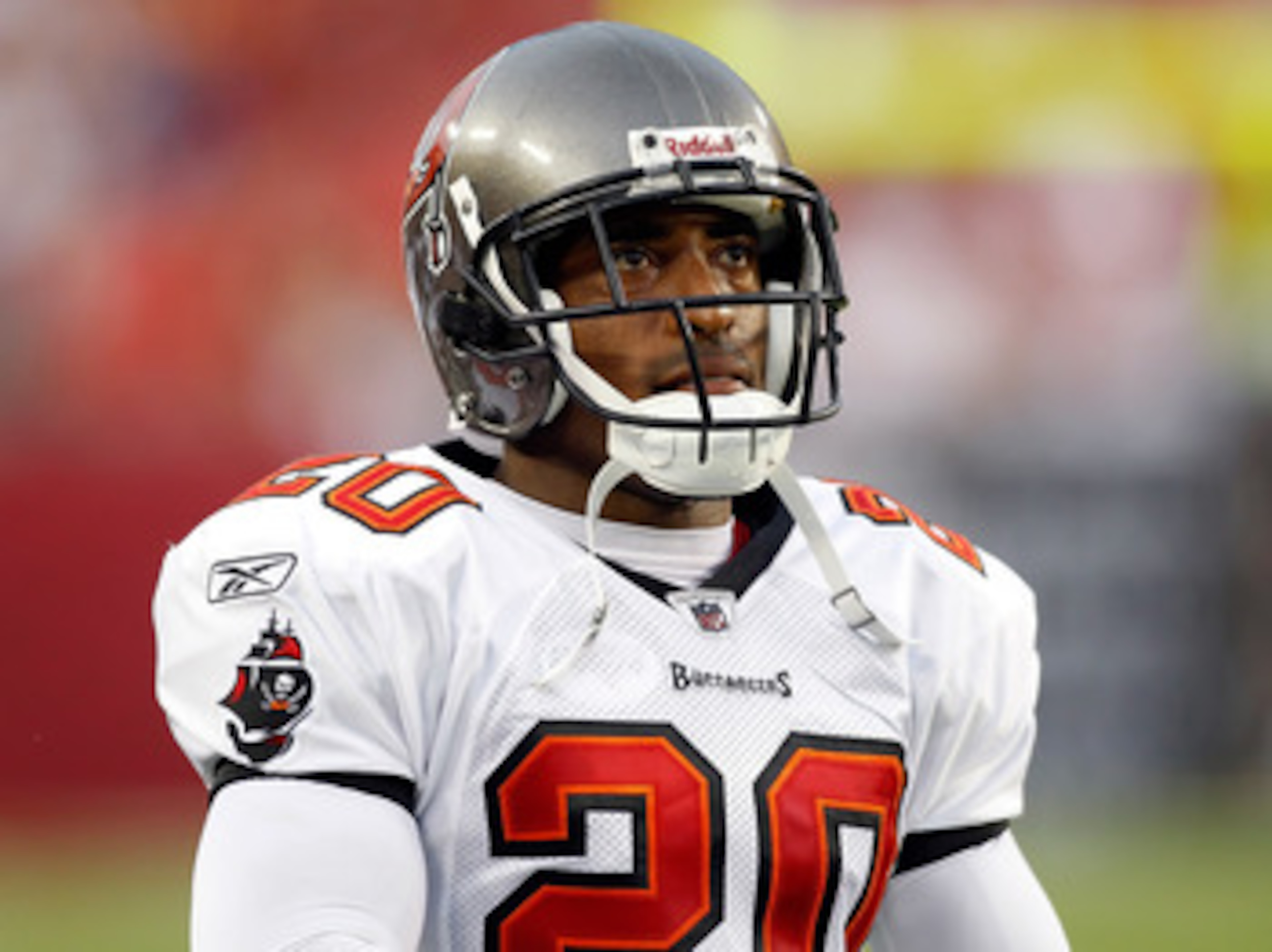 TAMPA, FL - AUGUST 21:  Defensive back Ronde Barber #20 of the Tampa Bay Buccaneers looks at the scoreboard against the Kansas City Chiefs during a preseason game at Raymond James Stadium on August 21, 2010 in Tampa, Florida.  (Photo by J. Meric/Getty Ima