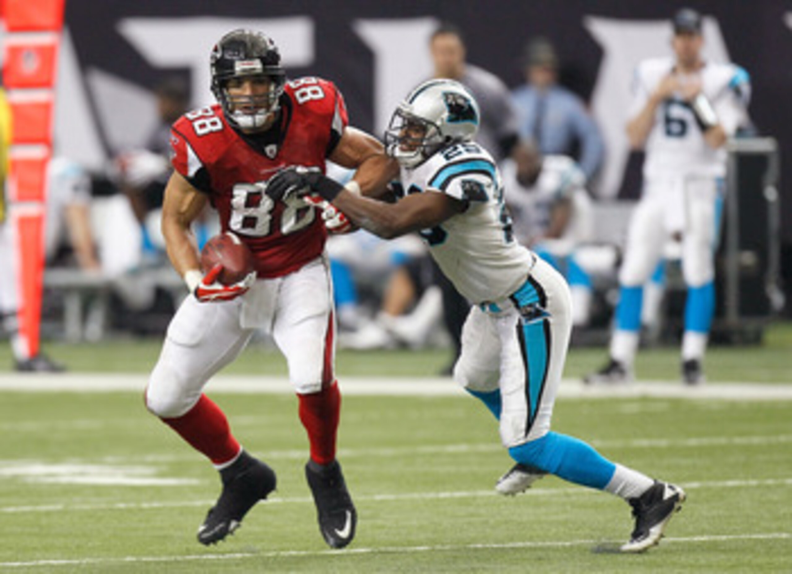 ATLANTA, GA - JANUARY 02: Tony Gonzalez #88 of the Atlanta Falcons against Jordan Pugh #29 of the Carolina Panthers at Georgia Dome on January 2, 2011 in Atlanta, Georgia. (Photo by Kevin C. Cox/Getty Images) ATLANTA, GA - JANUARY 02: Tony Gonzalez #88 of the Atlanta Falcons against Jordan Pugh #29 of the Carolina Panthers at Georgia Dome on January 2, 2011 in Atlanta, Georgia. (Photo by Kevin C. Cox/Getty Images)