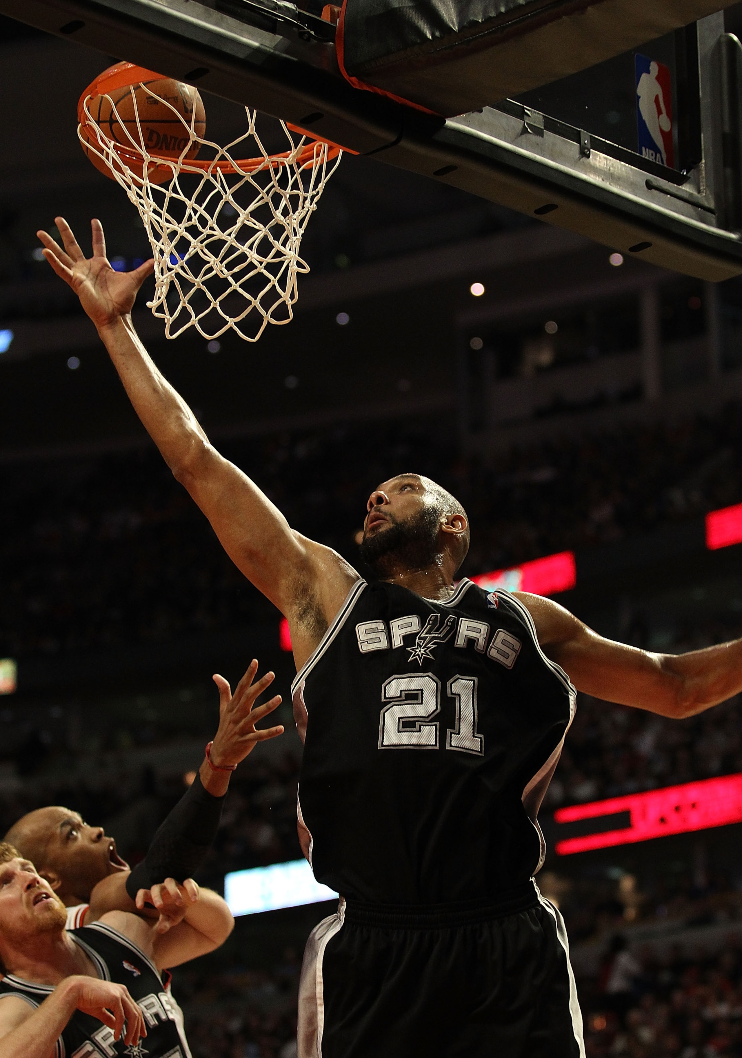 CHICAGO, IL - FEBRUARY 17: Tim Duncan #21 of the San Antonio Spurs grabs a rebound against the Chicago Bulls at the United Center on February 17, 2011 in Chicago, Illinois. The Bulls defeated the Spurs 109-99. NOTE TO USER: User expressly acknowledges and