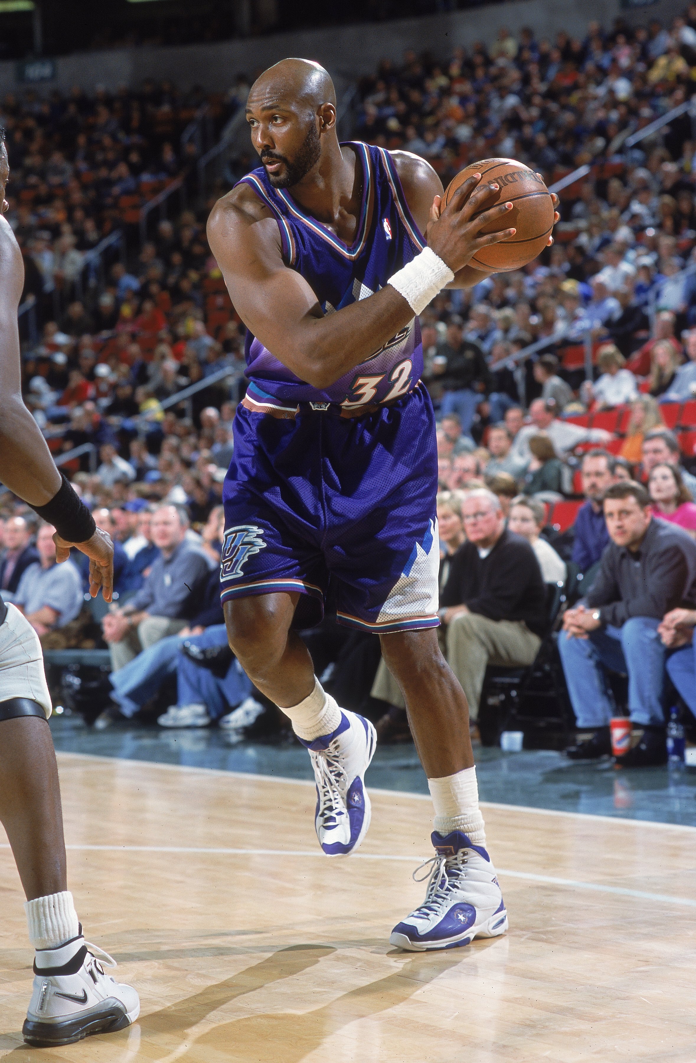 23 Feb 2001:  Karl Malone #32 of the Utah Jazz moves with the ball during the game against the Seattle SuperSonics at the Key Arena in Seattle, Washington.  The Jazz defeated SuperSonics 96-84.   NOTE TO USER: It is expressly understood that the only righ