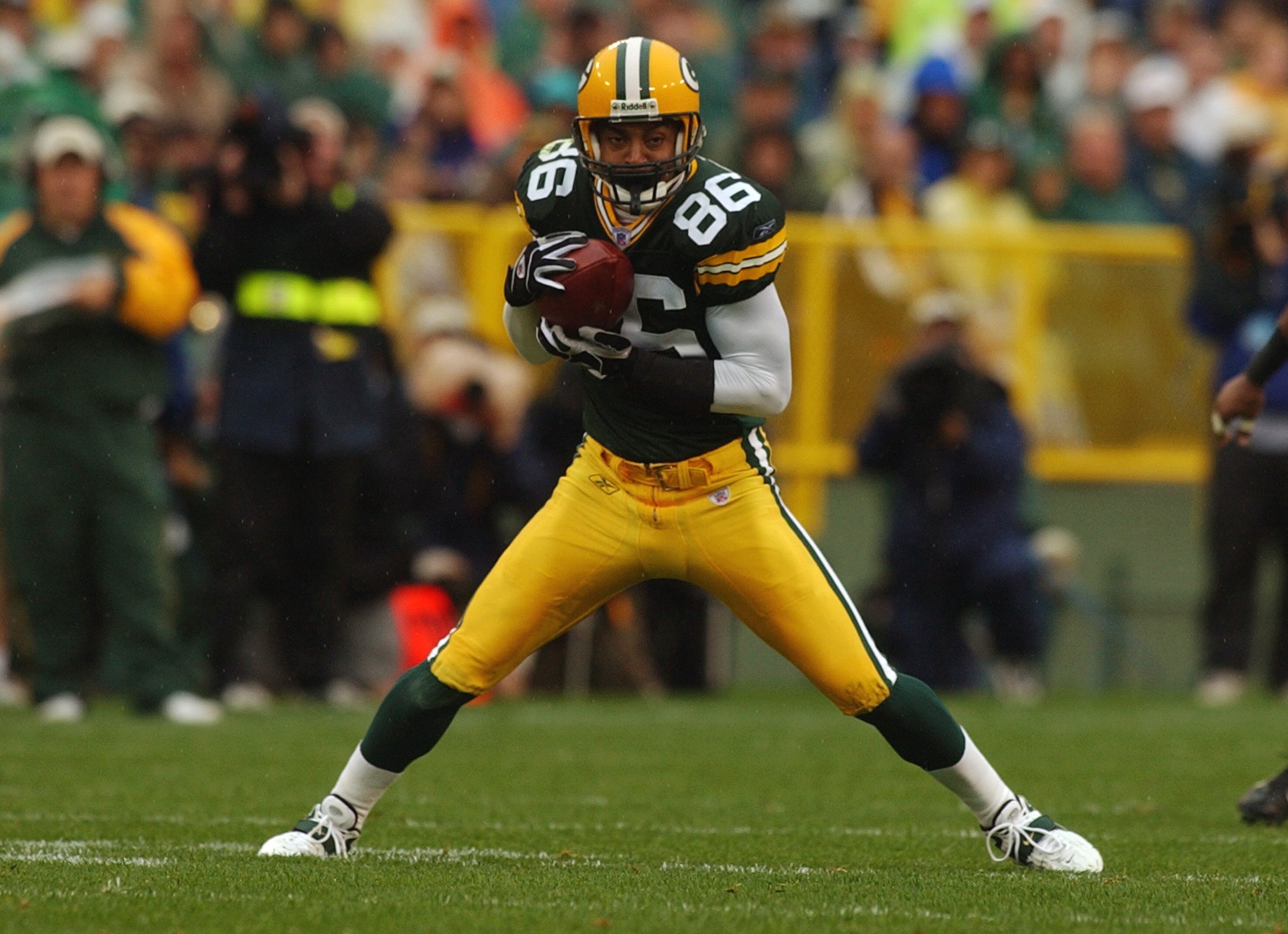 GREEN BAY, WI - SEPTEMBER 14:  Reciever Antonio Freeman #86 of the Green Bay Packers makes a catch against the Detroit Lions during the game at Lambeau Field on September 14, 2003 in Green Bay, Wisconsin. The Packers defeated the Lions 31-6. (Photo by Jon