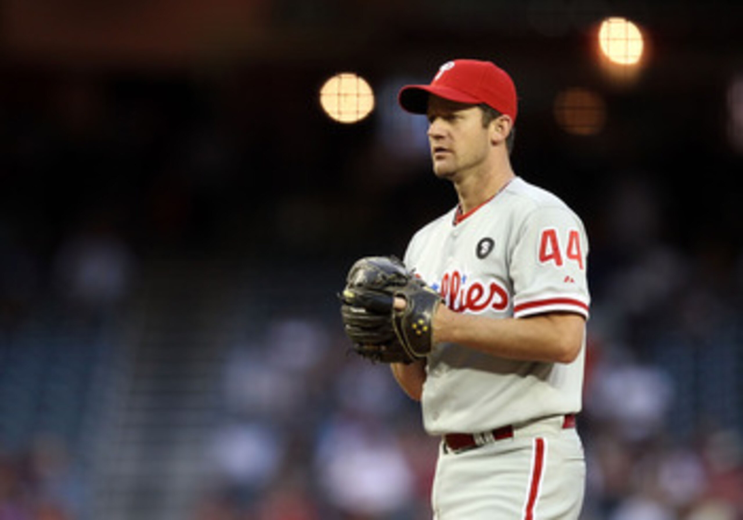 PHOENIX, AZ - APRIL 26:  Starting pitcher Roy Oswalt #44 of the Philadelphia Phillies pitches against the Arizona Diamondbacks during the Major League Baseball game at Chase Field on April 26, 2011 in Phoenix, Arizona. The Diamondbacks defeated the Philli