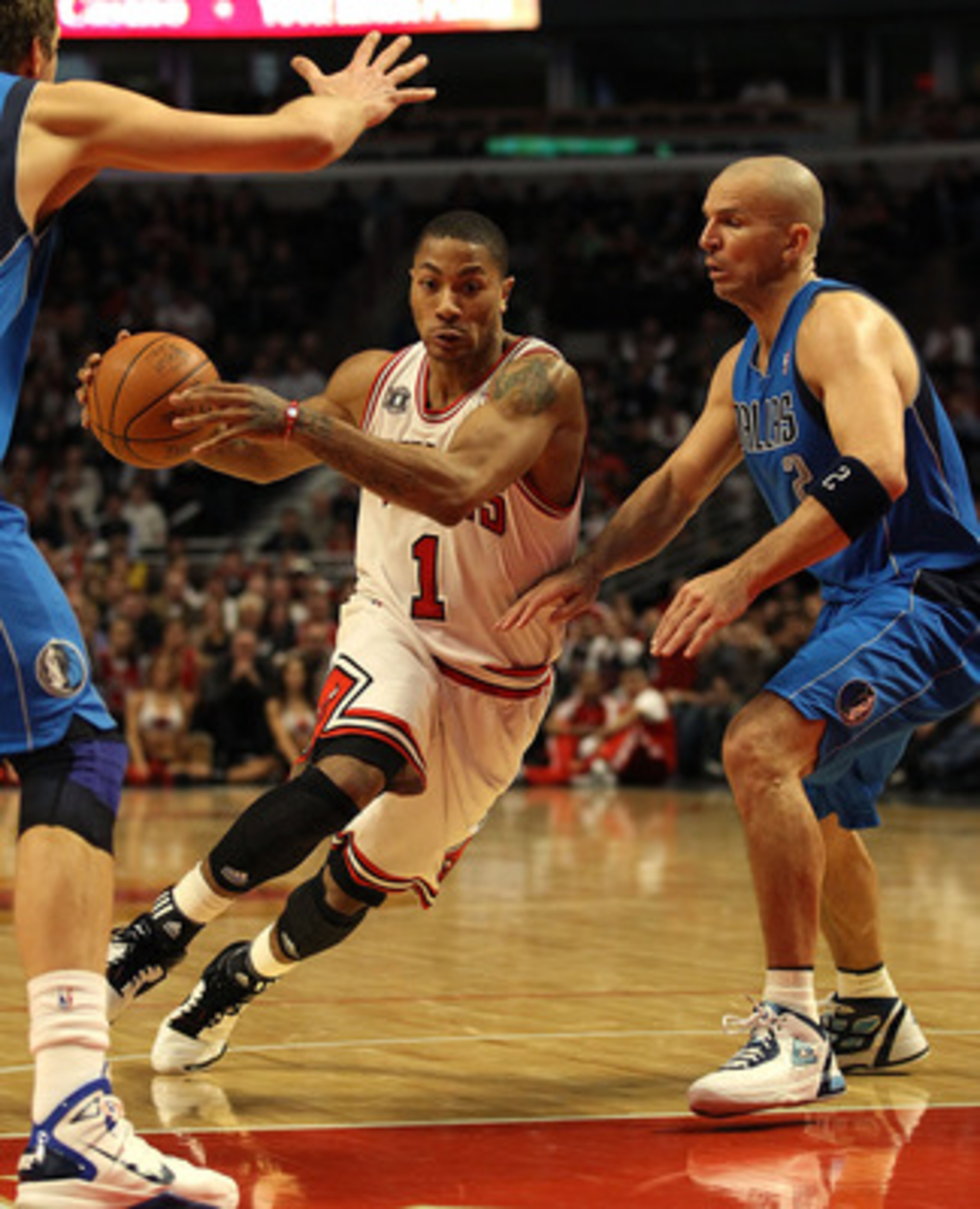 CHICAGO, IL - JANUARY 20: Derrick Rose #1 of the Chicago Bulls drives between Jason Kidd #2 and Dirk Nowitzki #41 of the Dallas Mavericks at the United Center on January 20, 2011 in Chicago, Illinois. The Bulls defeated the Mavericks 82-77. NOTE TO USER: