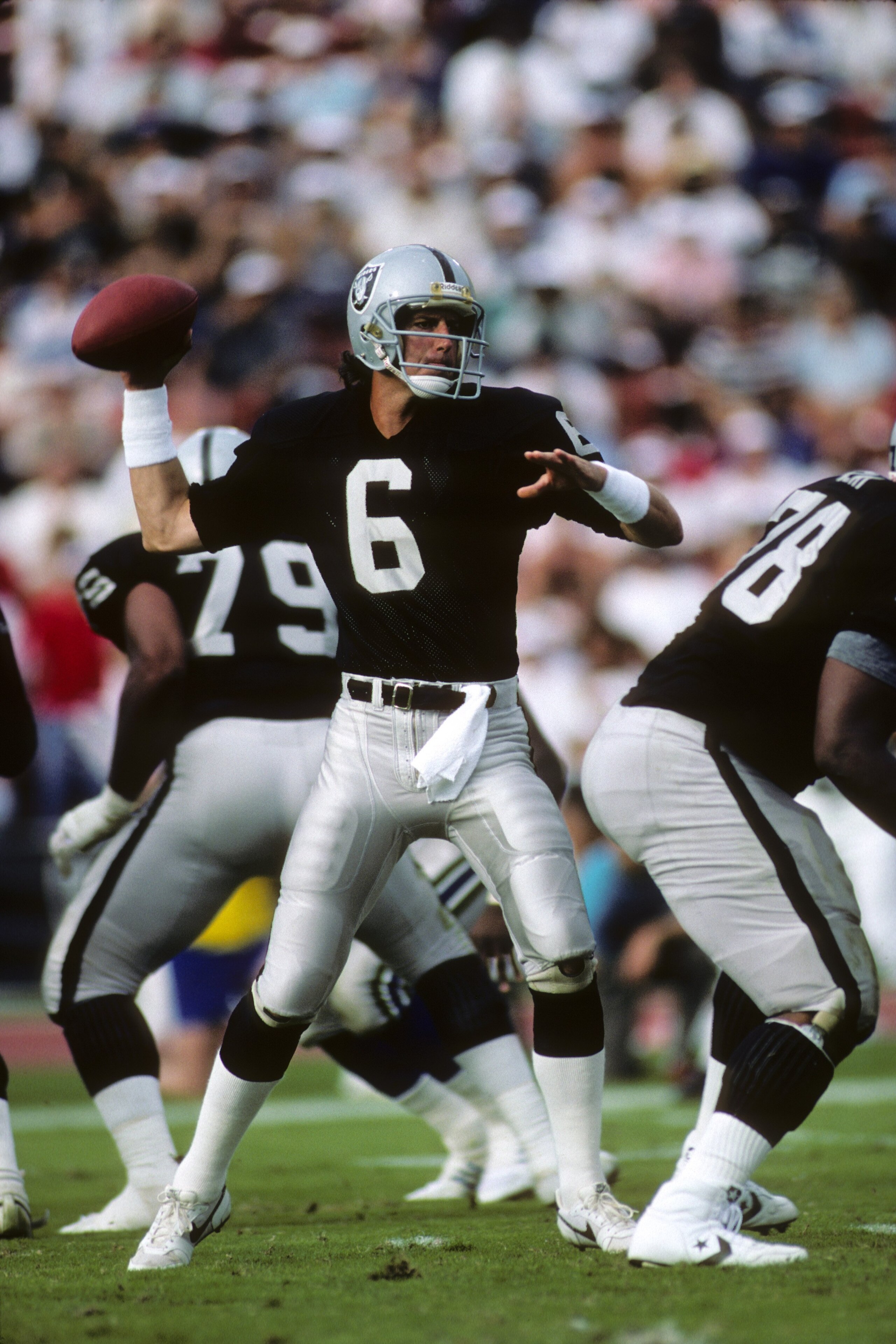 LOS ANGELES - OCTOBER 25:  Quarterback Marc Wilson #6 of the Los Angeles Raiders passes the ball against the Seattle Seahawks during the game at the Los Angeles Memorial Coliseum on October 25, 1987 in Los Angeles, California.  The Seahawks won 35-13.  (P