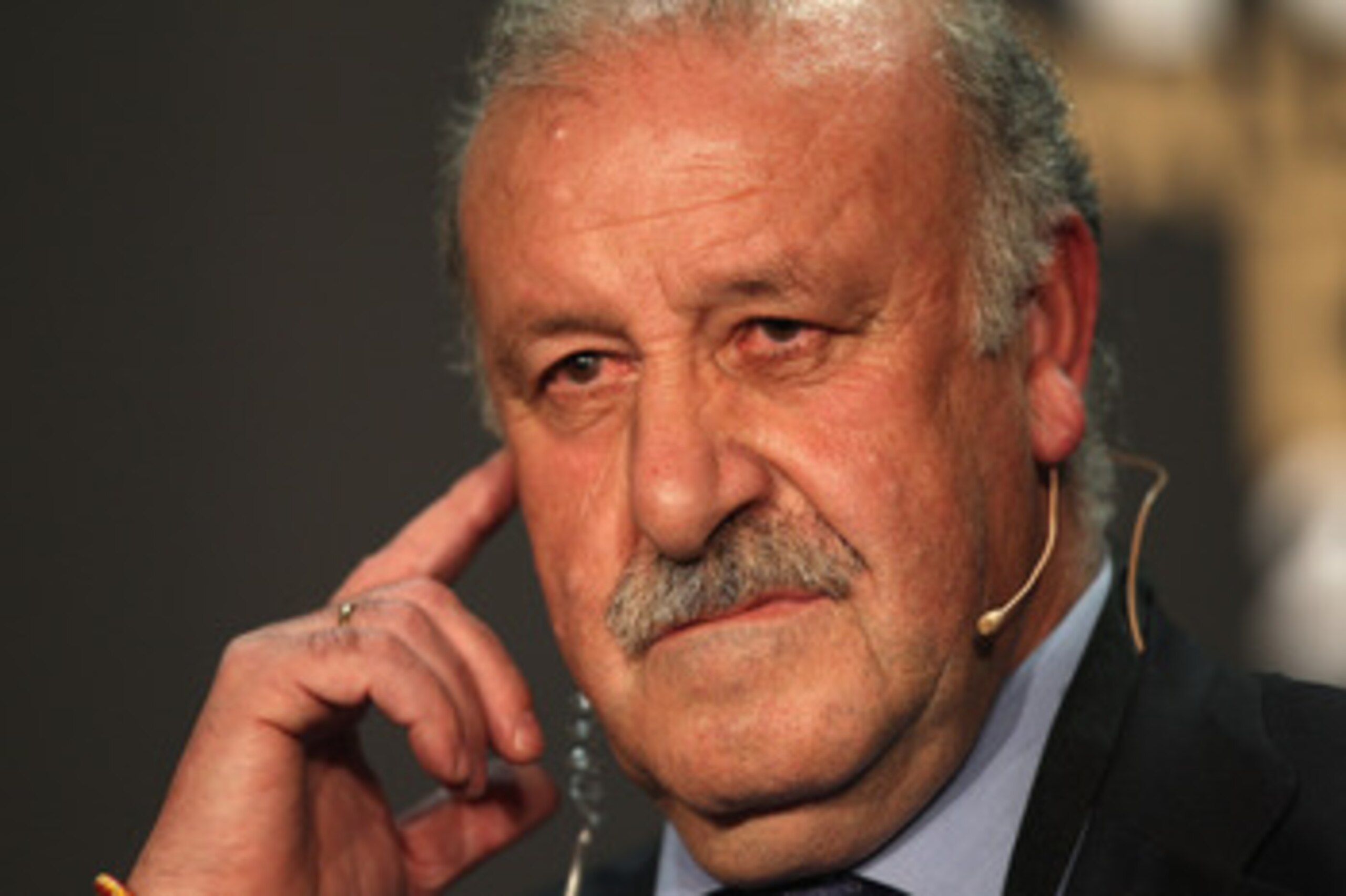 ZURICH, SWITZERLAND - JANUARY 10: Vicente Del Bosque coach of Spain during the FIFA Ballon d'or Gala at the Zurich Kongresshaus on January 10, 2011 in Zurich, Switzerland. (Photo by Michael Steele/Getty Images) ZURICH, SWITZERLAND - JANUARY 10: Vicente Del Bosque coach of Spain during the FIFA Ballon d'or Gala at the Zurich Kongresshaus on January 10, 2011 in Zurich, Switzerland. (Photo by Michael Steele/Getty Images)