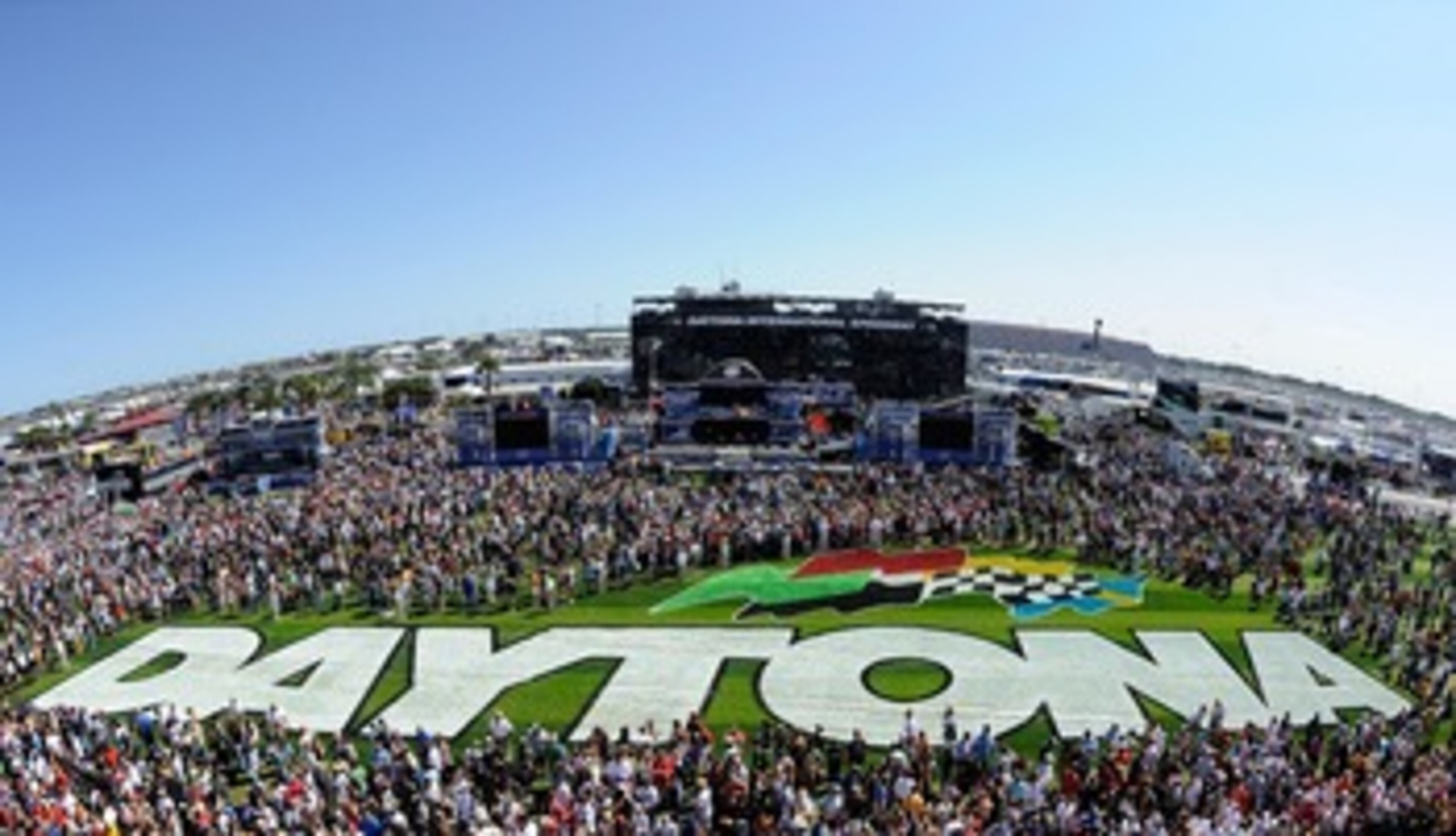 DAYTONA BEACH, FL - FEBRUARY 20:  A general view of the pre-race stage before the NASCAR Sprint Cup Series Daytona 500 at Daytona International Speedway on February 20, 2011 in Daytona Beach, Florida.  (Photo by Chris Graythen/Getty Images)