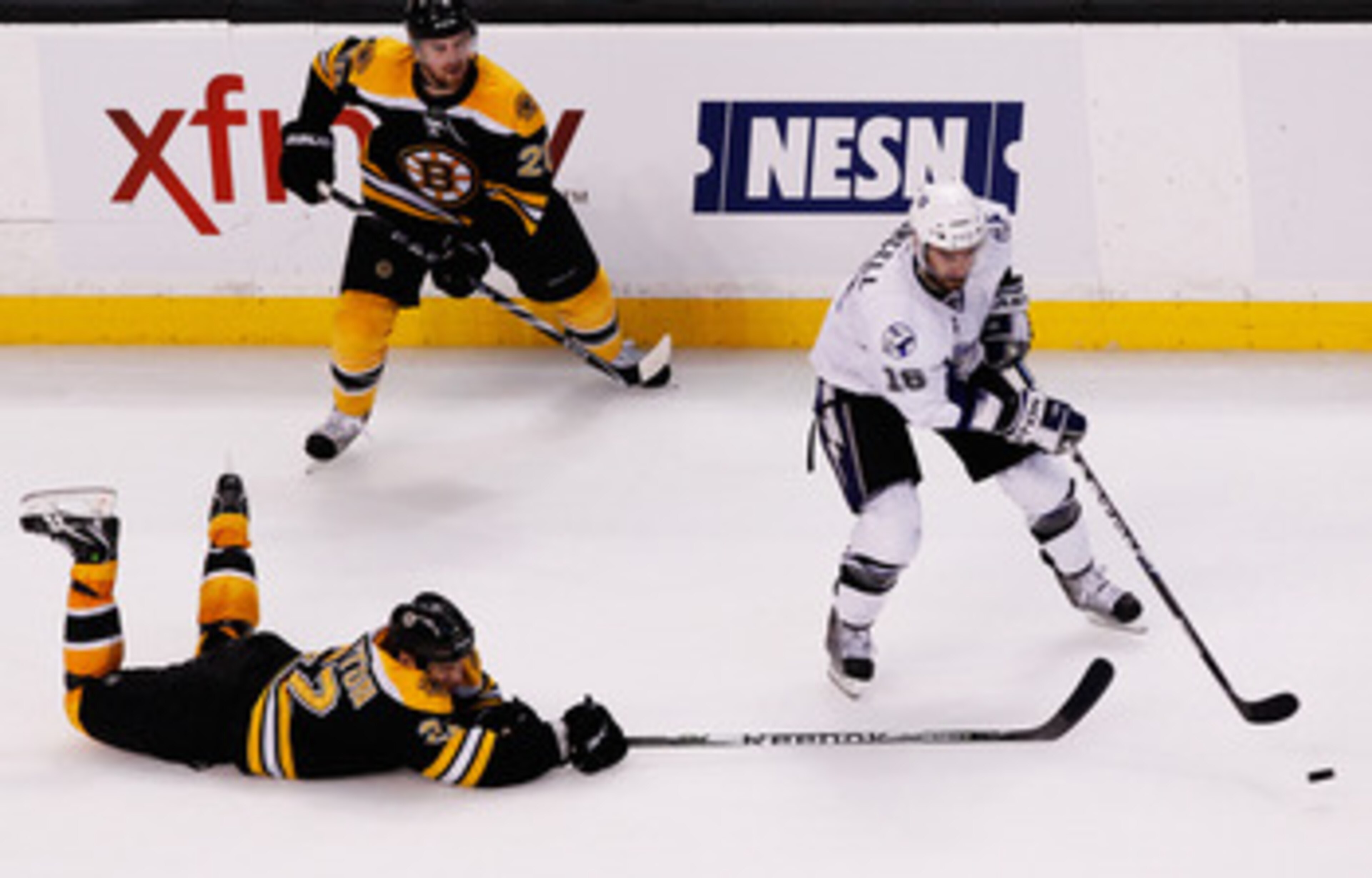 BOSTON, MA - MAY 14:  Teddy Purcell #16 of the Tampa Bay Lightning controls the puck against Shawn Thornton #22 of the Boston Bruins in Game One of the Eastern Conference Finals during the 2011 NHL Stanley Cup Playoffs at TD Garden on May 14, 2011 in Bost