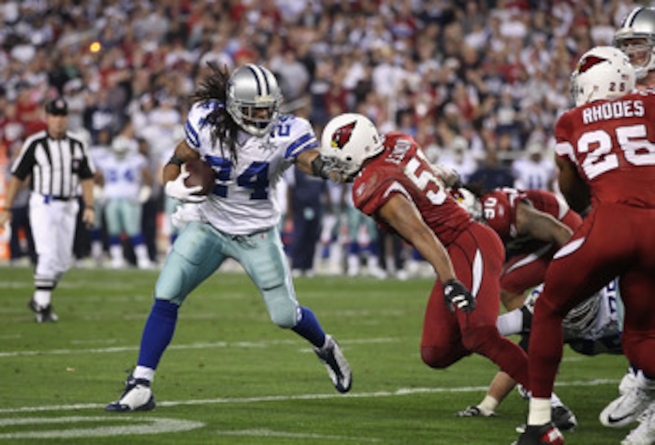 GLENDALE, AZ - DECEMBER 25:  Runningback Marion Barber #24 of the Dallas Cowboys rushes the football during the NFL game against the Arizona Cardinals at the University of Phoenix Stadium on December 25, 2010 in Glendale, Arizona. The Cardinals defeated t