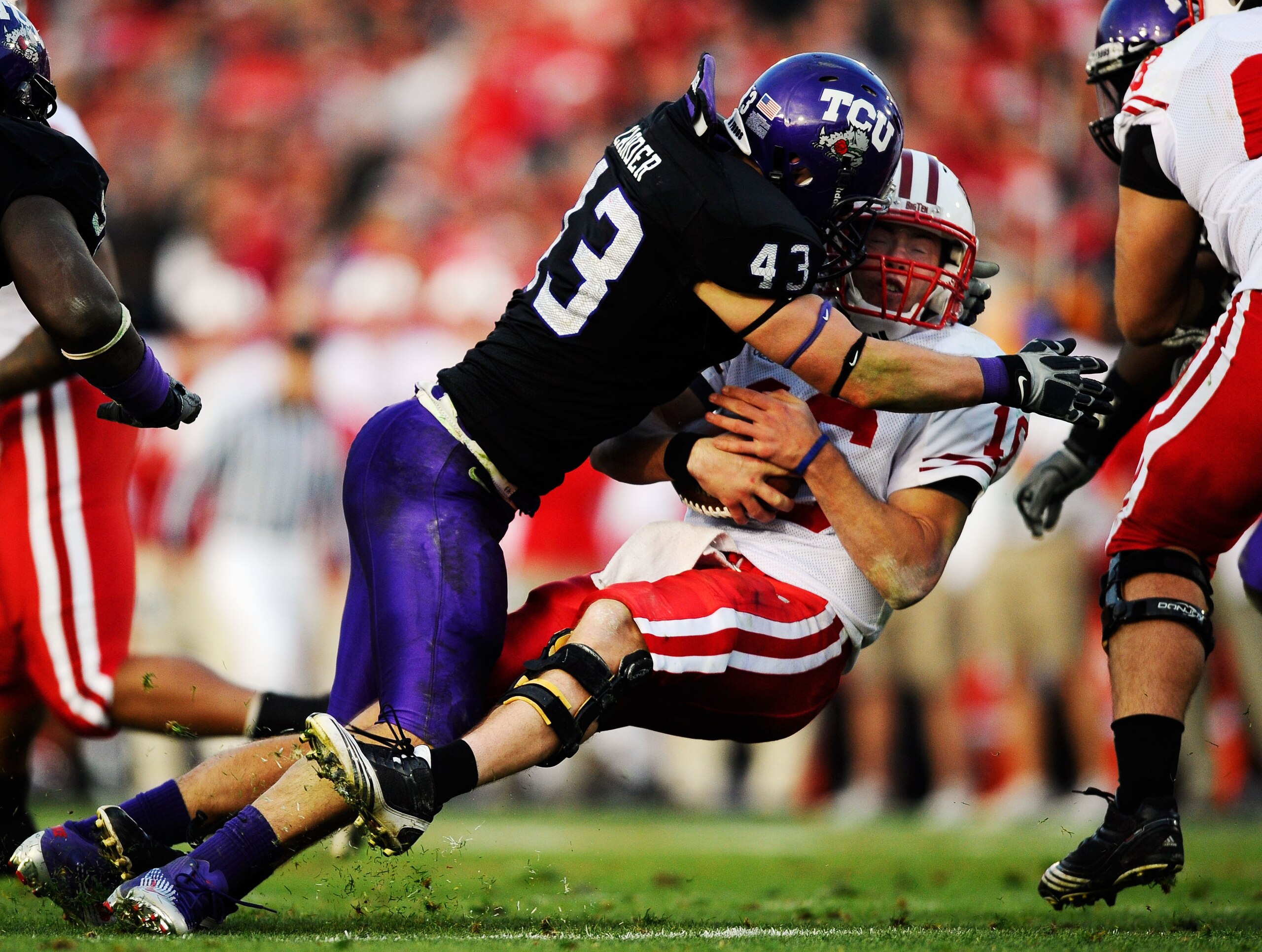 PASADENA, CA - JANUARY 01: Quarterback Scott Tolzien #16 of the Wisconsin Badgers is sacked by linebacker Tank Carder #43 of the TCU Horned Frogs during the 97th Rose Bowl game on January 1, 2011 in Pasadena, California. (Photo by Kevork Djansezian/Gett PASADENA, CA - JANUARY 01: Quarterback Scott Tolzien #16 of the Wisconsin Badgers is sacked by linebacker Tank Carder #43 of the TCU Horned Frogs during the 97th Rose Bowl game on January 1, 2011 in Pasadena, California. (Photo by Kevork Djansezian/Gett