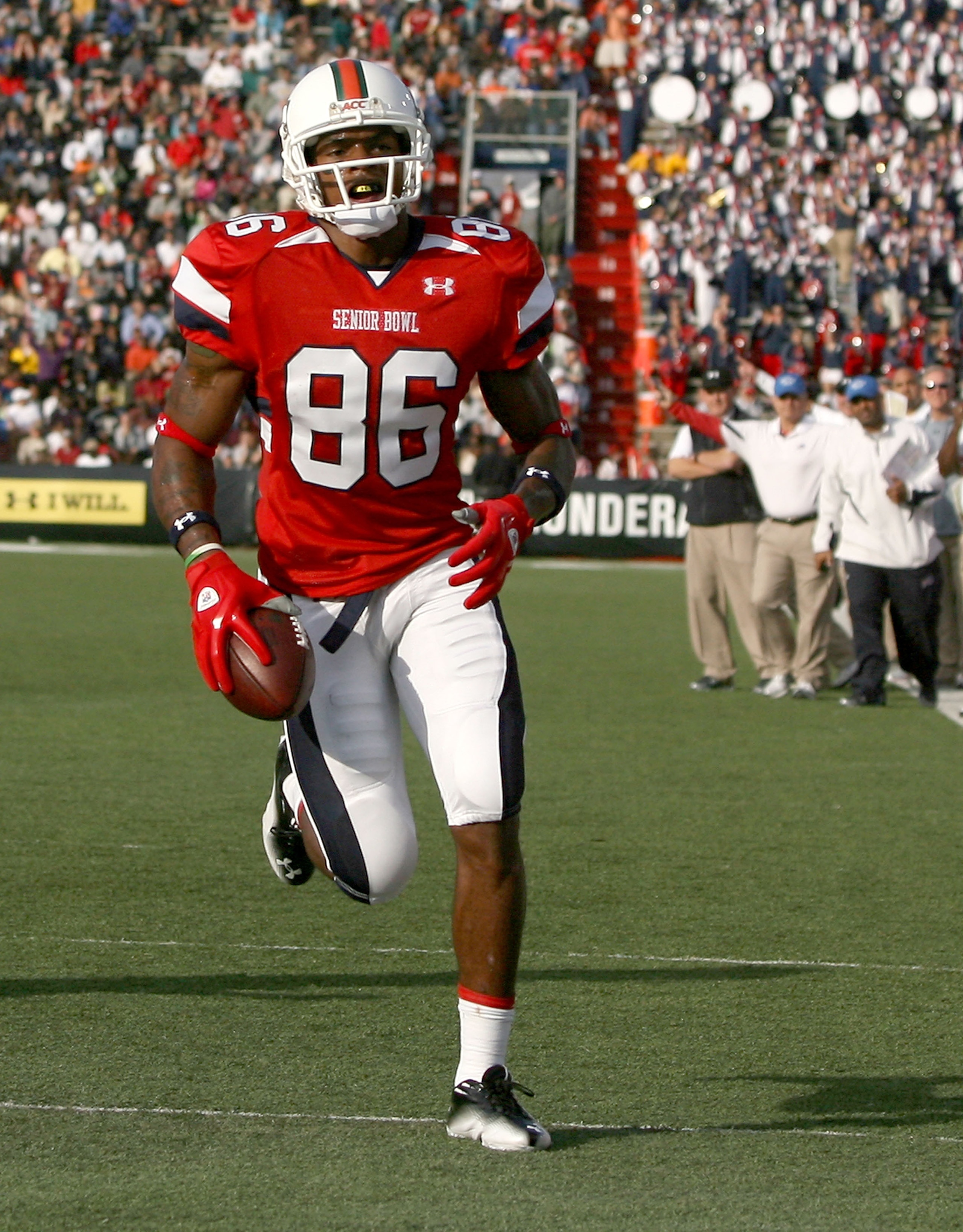 MOBILE, AL - JANUARY 29: Wide receiver Leonard Hankerson #86 South Team scores a touchdwon against the North Team during the second quarter of the Under Armour Senior Bowl on January 29, 2011 at Ladd-Pebbles Stadium in Mobile, Alabama.  (Photo by Sean Gar