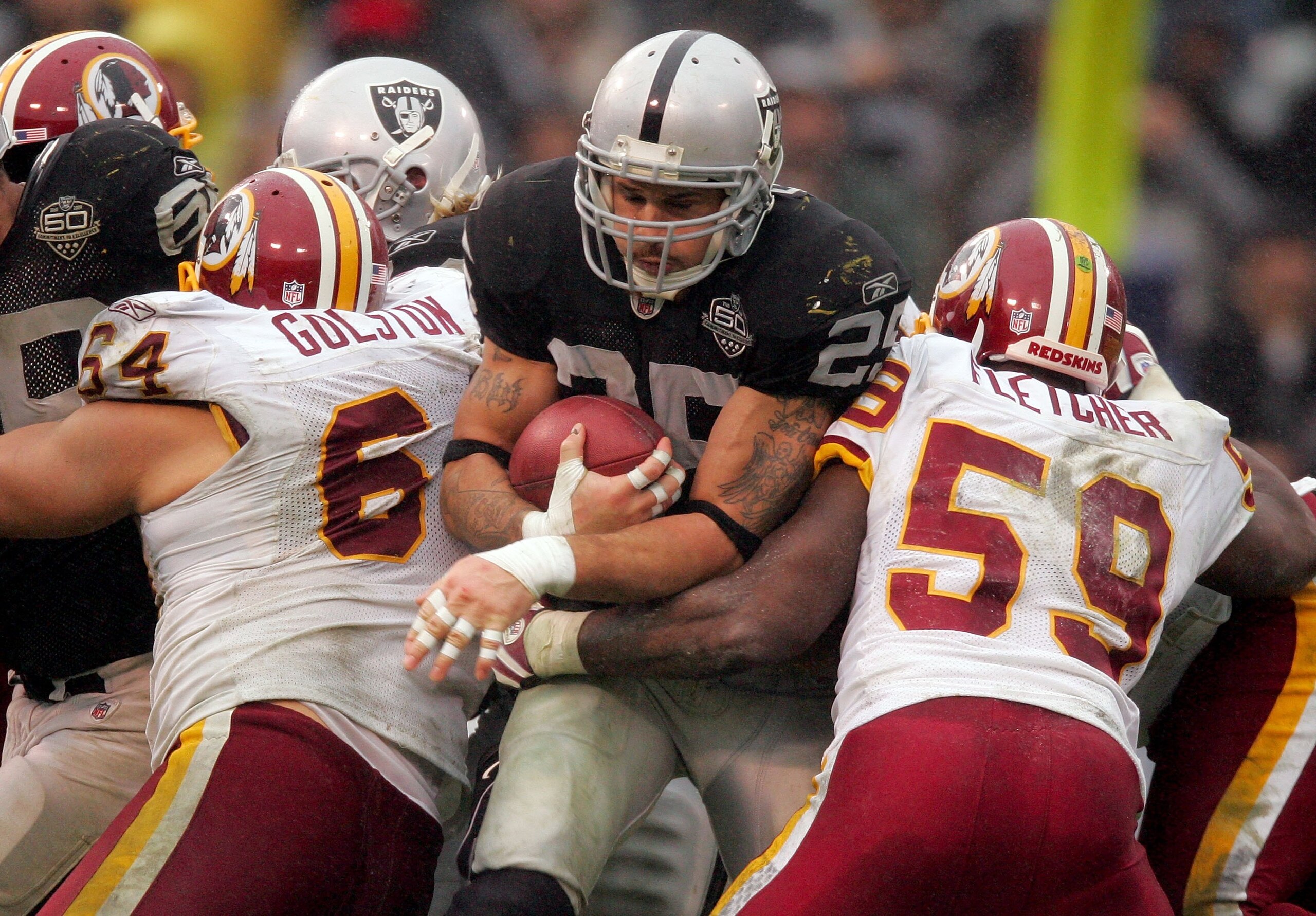 OAKLAND, CA - DECEMBER 13:  Justin Fargas #25 of the Oakland Raiders runs with the ball during their game against the Washington Redskins at Oakland-Alameda County Coliseum on December 13, 2009 in Oakland, California.  (Photo by Ezra Shaw/Getty Images)