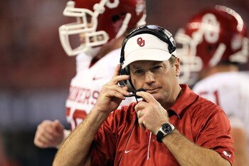 ARLINGTON, TX - DECEMBER 04: Head coach Bob Stoops during the Big 12 Championship at Cowboys Stadium on December 4, 2010 in Arlington, Texas. (Photo by Ronald Martinez/Getty Images) ARLINGTON, TX - DECEMBER 04: Head coach Bob Stoops during the Big 12 Championship at Cowboys Stadium on December 4, 2010 in Arlington, Texas. (Photo by Ronald Martinez/Getty Images)