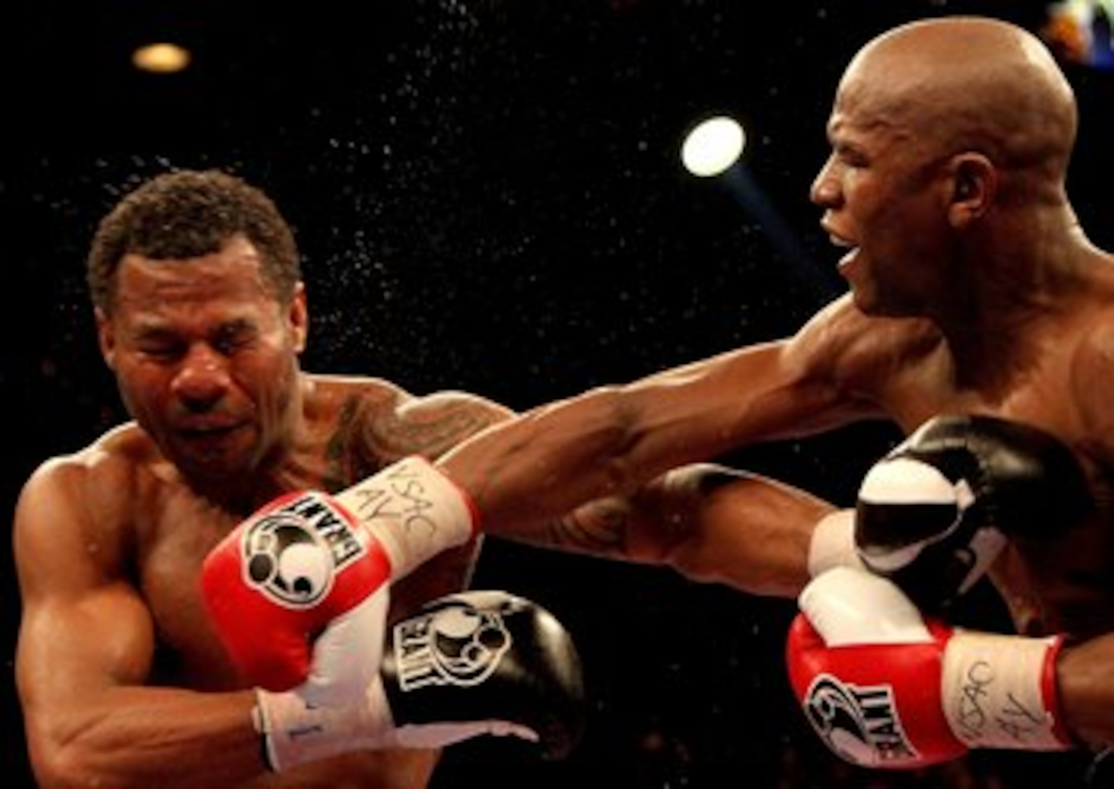 LAS VEGAS - MAY 01: (R-L) Floyd Mayweather Jr. throws a right to the head of Shane Mosley during their welterweight fight at the MGM Grand Garden Arena on May 1, 2010 in Las Vegas, Nevada. Mayweather Jr. defeated Mosley by unanimous decison. (Photo by Jed