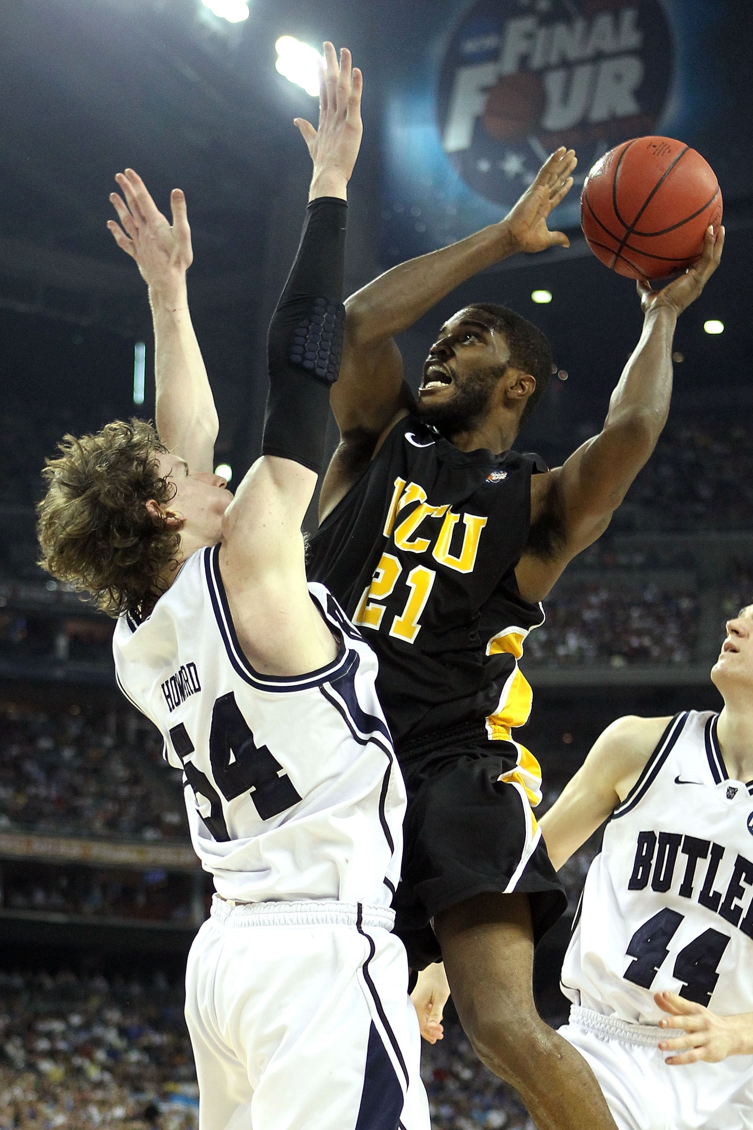 HOUSTON, TX - APRIL 02:  Jamie Skeen #21 of the Virginia Commonwealth Rams goes to the hoop against Matt Howard #54 of the Butler Bulldogs during the National Semifinal game of the 2011 NCAA Division I Men's Basketball Championship at Reliant Stadium on A