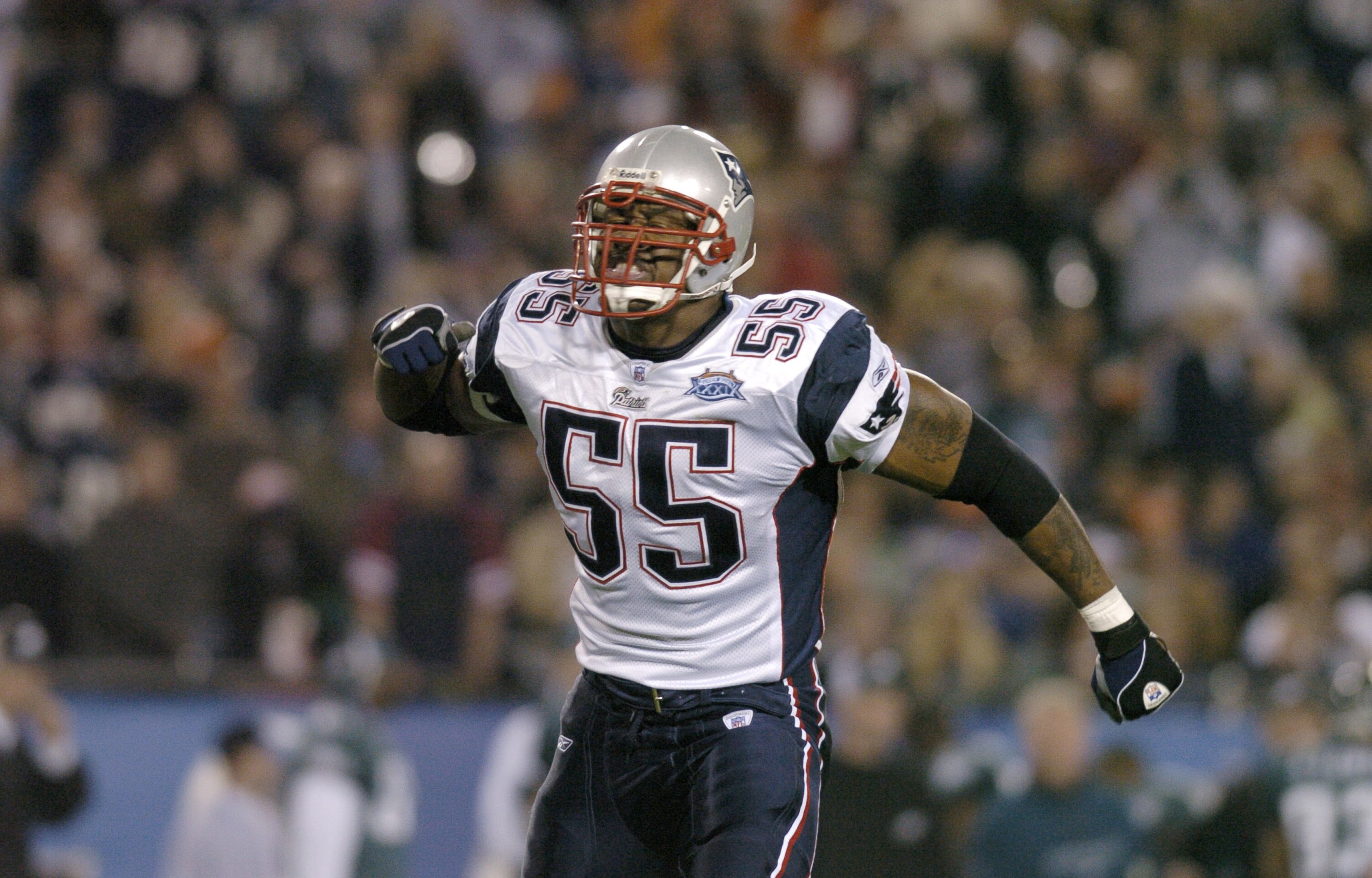 New England Patriots Willie McGinest during the first quarter of Super Bowl XXXIX between the Philadelphia Eagles and the New England Patriots at Alltel Stadium in Jacksonville, Florida on February 6, 2005.  (Photo by Al Messerschmidt/Getty Images)
