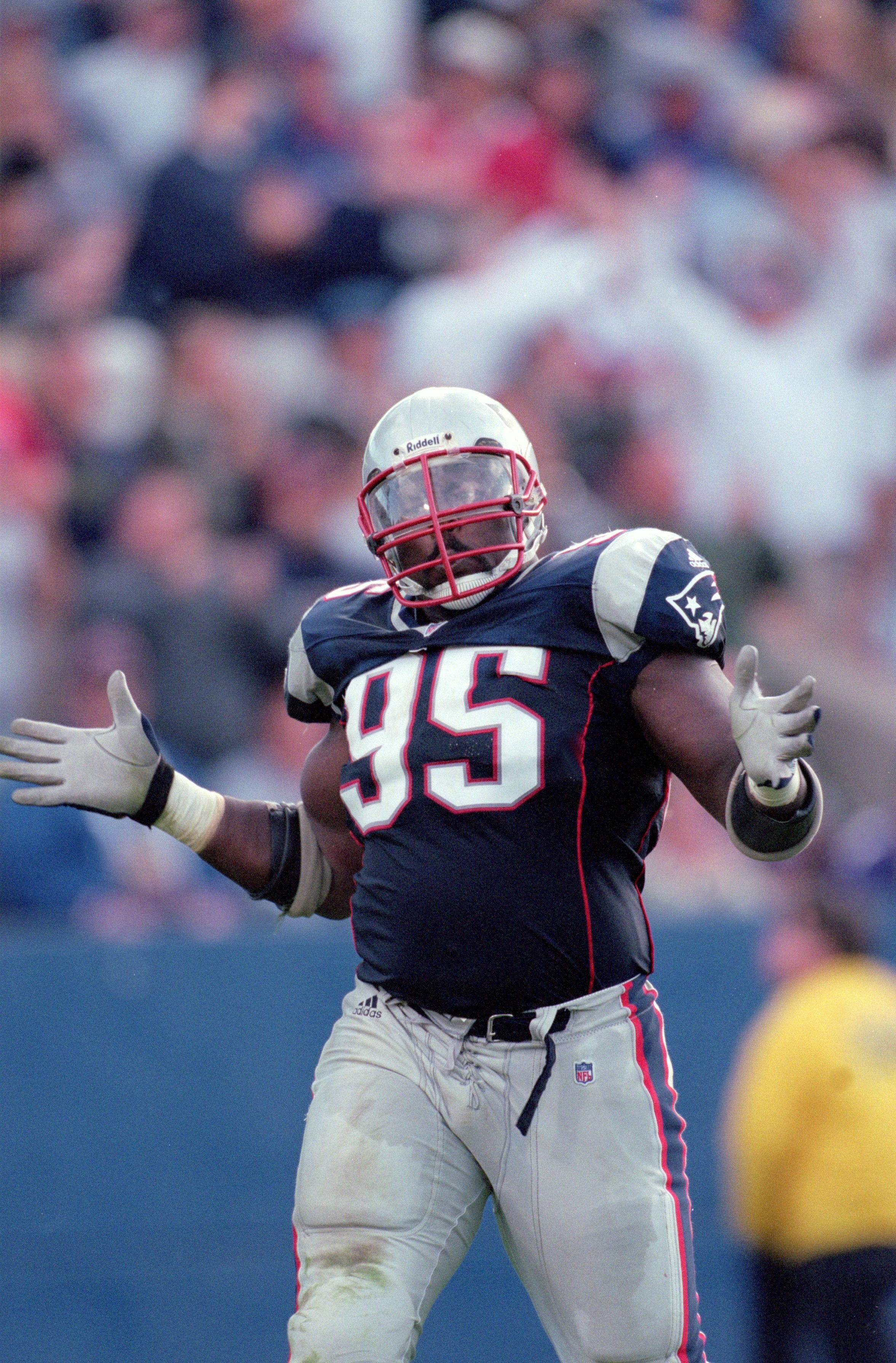 17 Sep 2000:  Henry Thomas #95 of the New England Patriots walks out to the fieldduring the game against the during the game against the Minnesota Vikings at the Foxboro Stadium in Foxboro, Maryland.  The Vikings defeated the Patriots 21-13.Mandatory Cred
