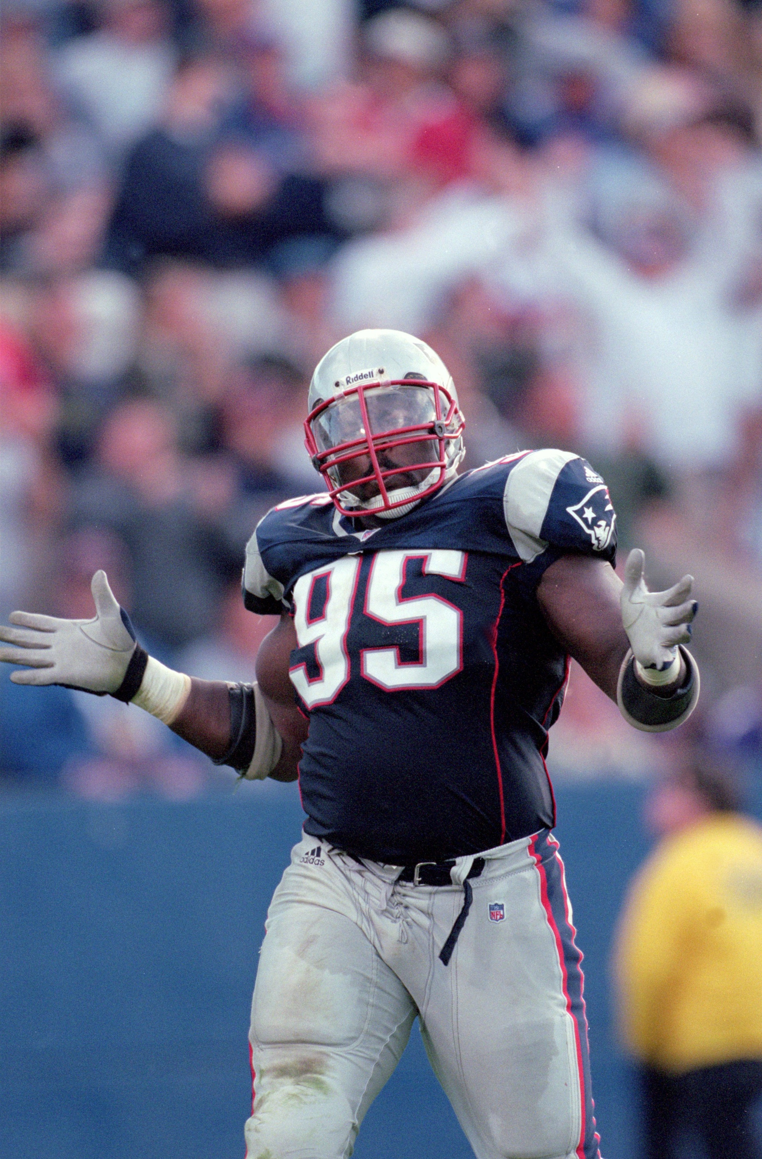 17 Sep 2000: Henry Thomas #95 of the New England Patriots walks out to the fieldduring the game against the during the game against the Minnesota Vikings at the Foxboro Stadium in Foxboro, Maryland. The Vikings defeated the Patriots 21-13.Mandatory Cred 17 Sep 2000: Henry Thomas #95 of the New England Patriots walks out to the fieldduring the game against the during the game against the Minnesota Vikings at the Foxboro Stadium in Foxboro, Maryland. The Vikings defeated the Patriots 21-13.Mandatory Cred