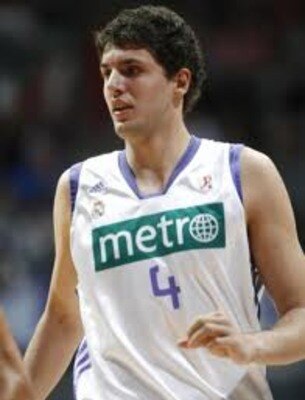 http://www.google.com/imgres?imgurl=http://estaticos04.marca.com/imagenes/2009/09/23/baloncesto/acb/1253719668_0.jpg&imgrefurl=http://swishscout.com/%3Fpage_id%3D4648&usg=__PzzAj7wAZ1LLxHuHoVSV6i3n6AQ=&h=433&w=330&sz=43&hl=en&start=0&sig2=E8rHD5EpebSj-nPAAmol3Q&zoom=1&tbnid=5wzaTQSN0tTqGM:&tbnh=145&tbnw=130&ei=dErQTbGyLarh0QGw1v2gDg&prev=/search%3Fq%3Dnikola%2Bmirotic%26um%3D1%26hl%3Den%26client%3Dfirefox-a%26hs%3Dvk4%26sa%3DN%26rls%3Dorg.mozilla:en-US:official%26biw%3D1024%26bih%3D604%26tbm%3Disch&um=1&itbs=1&iact=hc&vpx=545&vpy=72&dur=374&hovh=257&hovw=196&tx=103&ty=120&page=1&ndsp=15&ved=1t:429,r:2,s:0