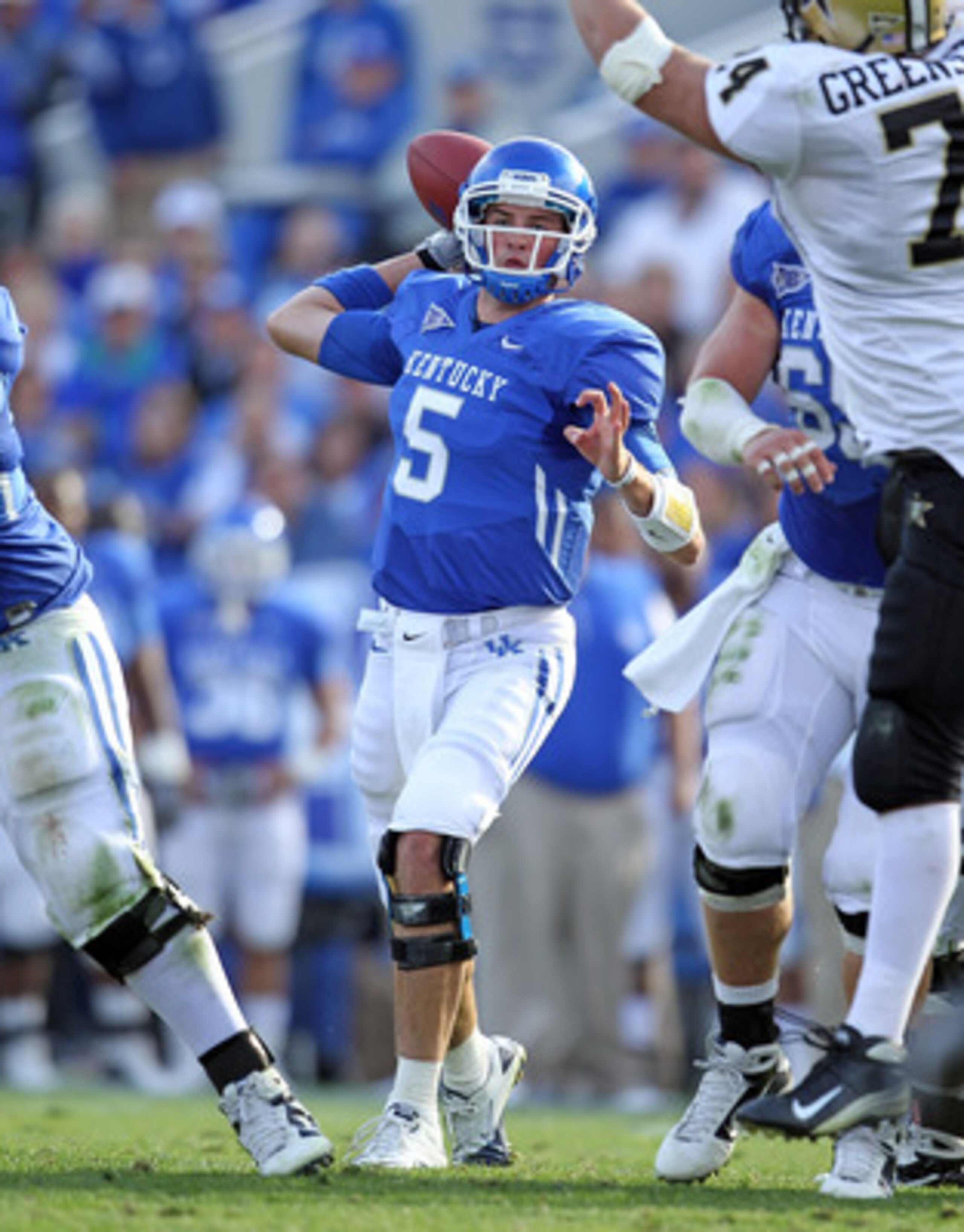 LEXINGTON, KY - NOVEMBER 13: Mike Hartline #5 of the Kentucky Wildcats throws the ball during the game against the Vanderbilt Commodores at Commonwealth Stadium on November 13, 2010 in Lexington, Kentucky. Kentucky won 38-20.  (Photo by Andy Lyons/Getty I