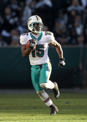 OAKLAND, CA - NOVEMBER 28: Davone Bess #15 of the Miami Dolphins in action against the Oakland Raiders at Oakland-Alameda County Coliseum on November 28, 2010 in Oakland, California. (Photo by Ezra Shaw/Getty Images) OAKLAND, CA - NOVEMBER 28: Davone Bess #15 of the Miami Dolphins in action against the Oakland Raiders at Oakland-Alameda County Coliseum on November 28, 2010 in Oakland, California. (Photo by Ezra Shaw/Getty Images)