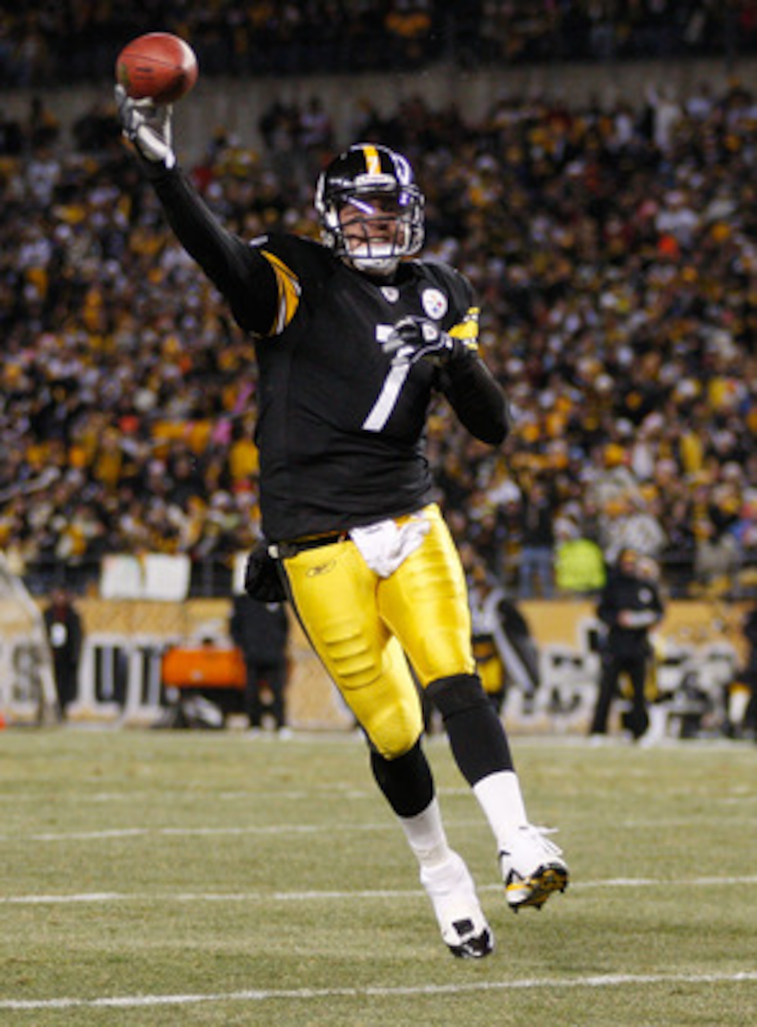 PITTSBURGH - DECEMBER 23: Ben Roethlisberger #7 of the Pittsburgh Steelers throws a pass during the game against the Carolina Panthers on December 23, 2010 at Heinz Field in Pittsburgh, Pennsylvania. (Photo by Jared Wickerham/Getty Images) PITTSBURGH - DECEMBER 23: Ben Roethlisberger #7 of the Pittsburgh Steelers throws a pass during the game against the Carolina Panthers on December 23, 2010 at Heinz Field in Pittsburgh, Pennsylvania. (Photo by Jared Wickerham/Getty Images)
