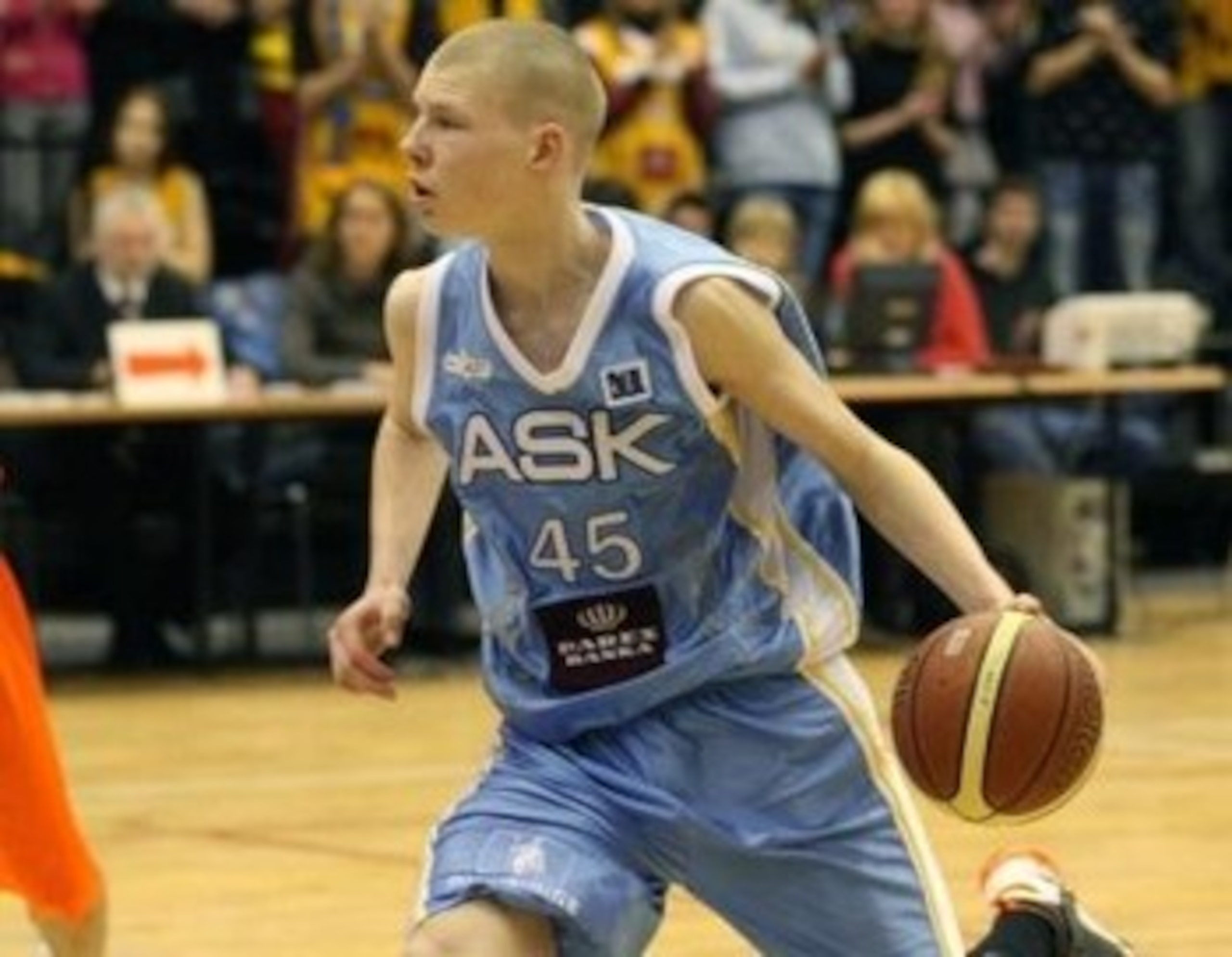http://www.google.com/imgres?imgurl=http://www.sport-tv.si/images/iman/davis.bertans.jpg&imgrefurl=http://forums.realgm.com/boards/viewtopic.php%3Ff%3D15%26t%3D1082415%26start%3D780&usg=__iF2QT2rTwcxY4CqAmSoGgiPSJos=&h=311&w=400&sz=32&hl=en&start=0&zoom=1&tbnid=ANfEMTuRHRzjaM:&tbnh=140&tbnw=185&ei=6ZDQTf6aC8_SgQfMhdC8DA&prev=/search%3Fq%3DDavis%2BBertans%26um%3D1%26hl%3Den%26client%3Dsafari%26sa%3DN%26rls%3Den%26biw%3D1202%26bih%3D620%26tbm%3Disch&um=1&itbs=1&iact=rc&dur=434&page=1&ndsp=20&ved=1t:429,r:2,s:0&tx=141&ty=88