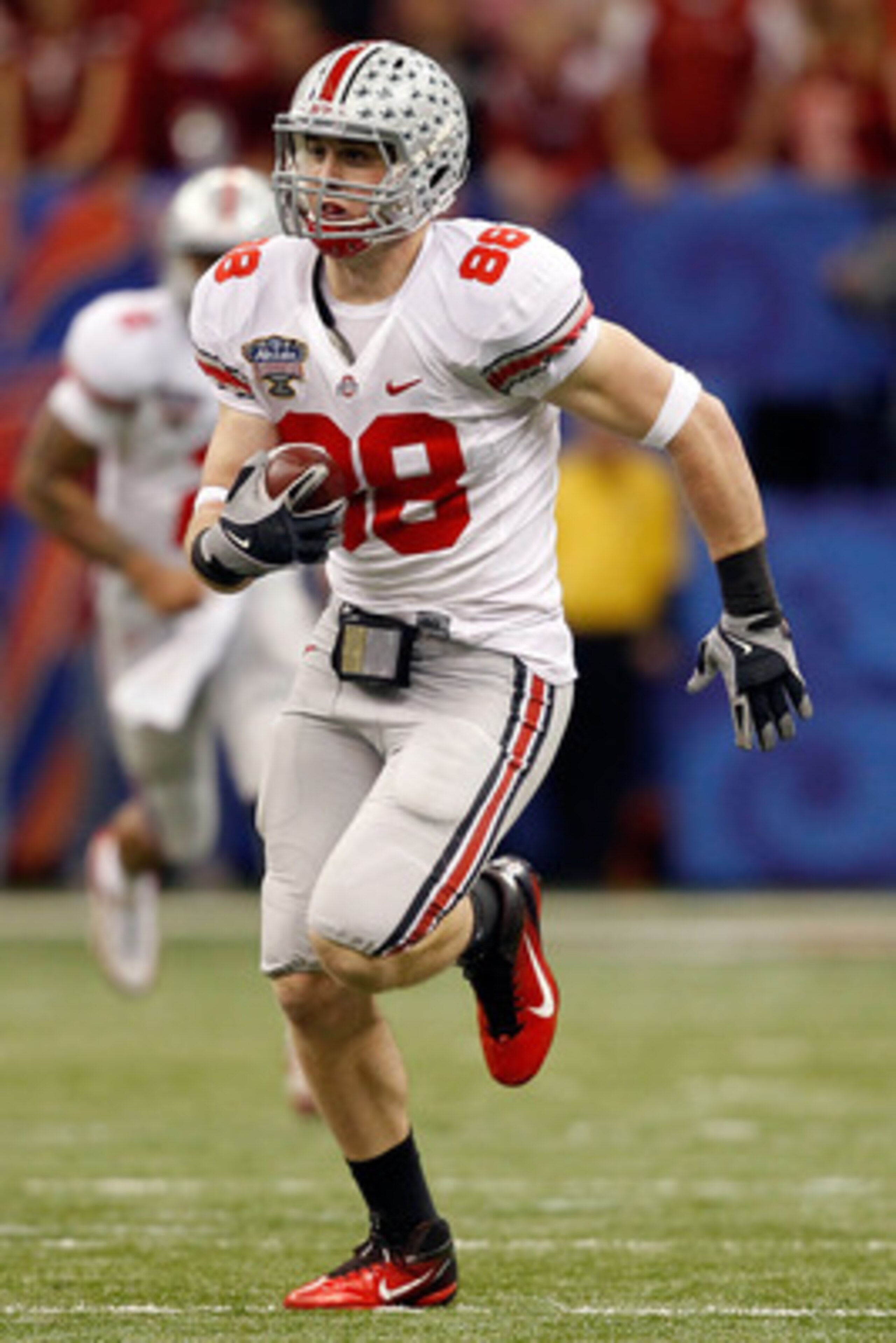 NEW ORLEANS, LA - JANUARY 04:  Reid Fragel #88 of the Ohio State Buckeyes runs after a catch for 42-yards against the Arkansas Razorbacks in the second quarter during the Allstate Sugar Bowl at the Louisiana Superdome on January 4, 2011 in New Orleans, Lo