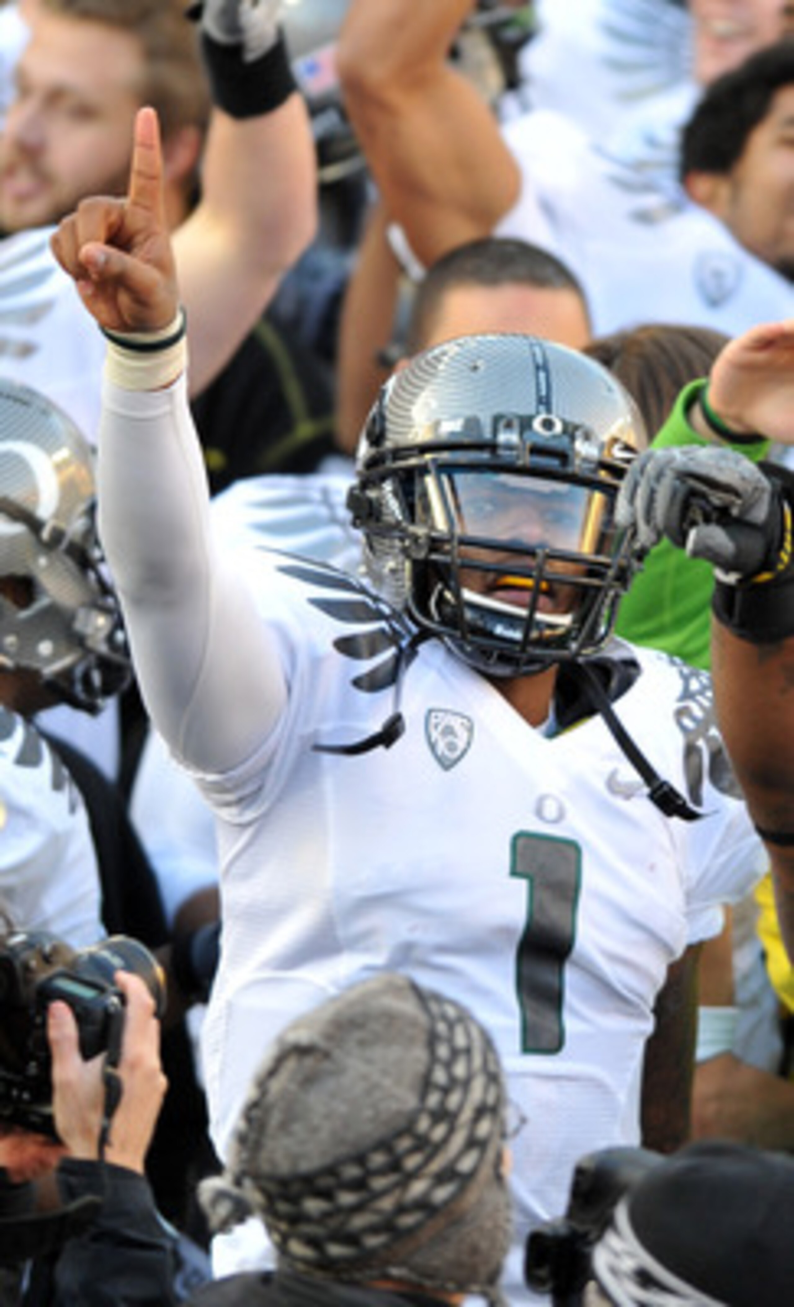 CORVALLIS, OR - DECEMBER 4: Quarterback Darron Thomas #1 of the Oregon Ducks signals to the fans in the stands after the game at Reser Stadium on December 4, 2010 in Corvallis, Oregon. he Ducks beat the Beavers 37-20 to likely go on the BCS Championship g CORVALLIS, OR - DECEMBER 4: Quarterback Darron Thomas #1 of the Oregon Ducks signals to the fans in the stands after the game at Reser Stadium on December 4, 2010 in Corvallis, Oregon. he Ducks beat the Beavers 37-20 to likely go on the BCS Championship g