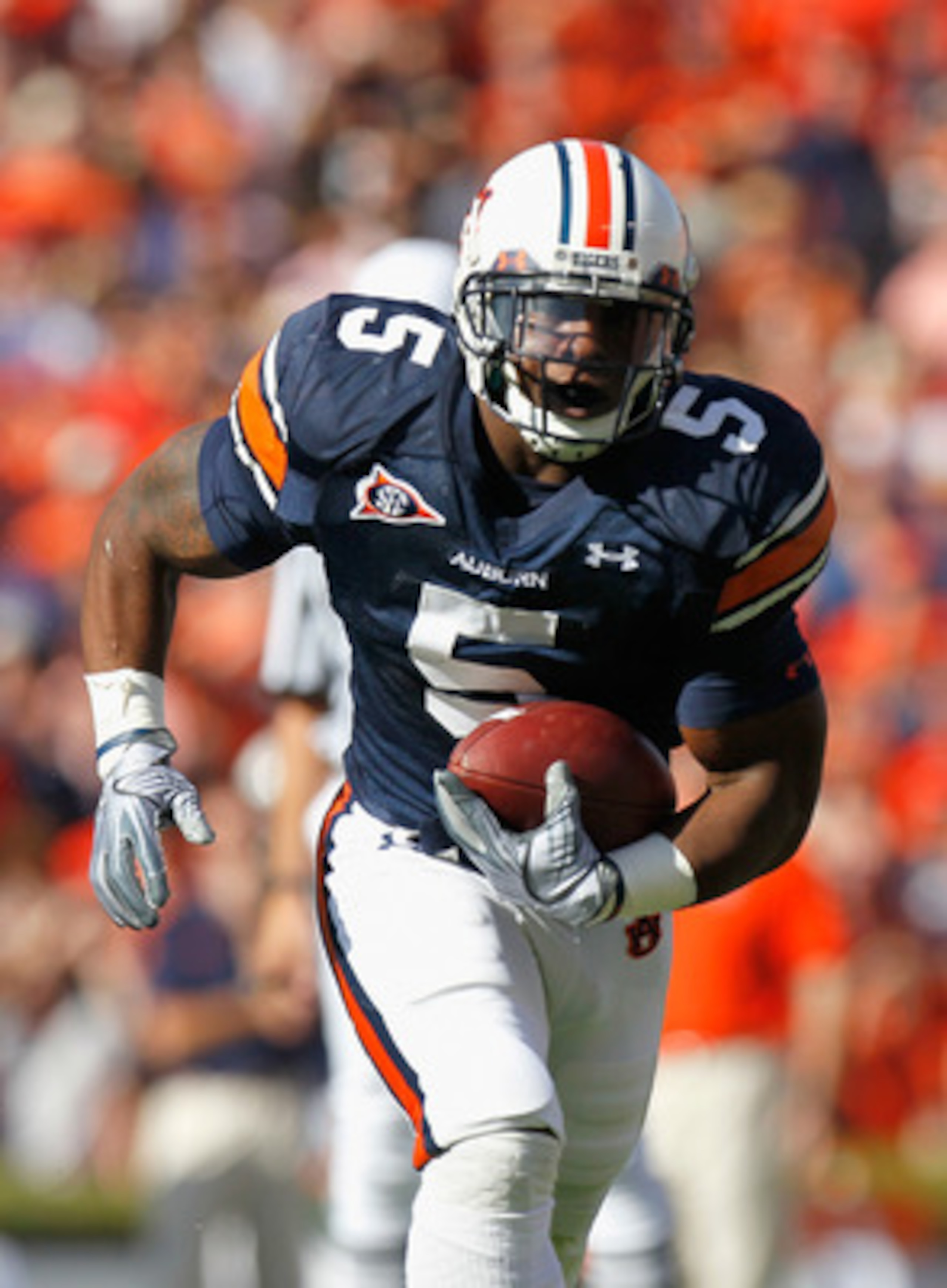 AUBURN, AL - OCTOBER 23:  Michael Dyer #5 of the Auburn Tigers against the LSU Tigers at Jordan-Hare Stadium on October 23, 2010 in Auburn, Alabama.  (Photo by Kevin C. Cox/Getty Images)