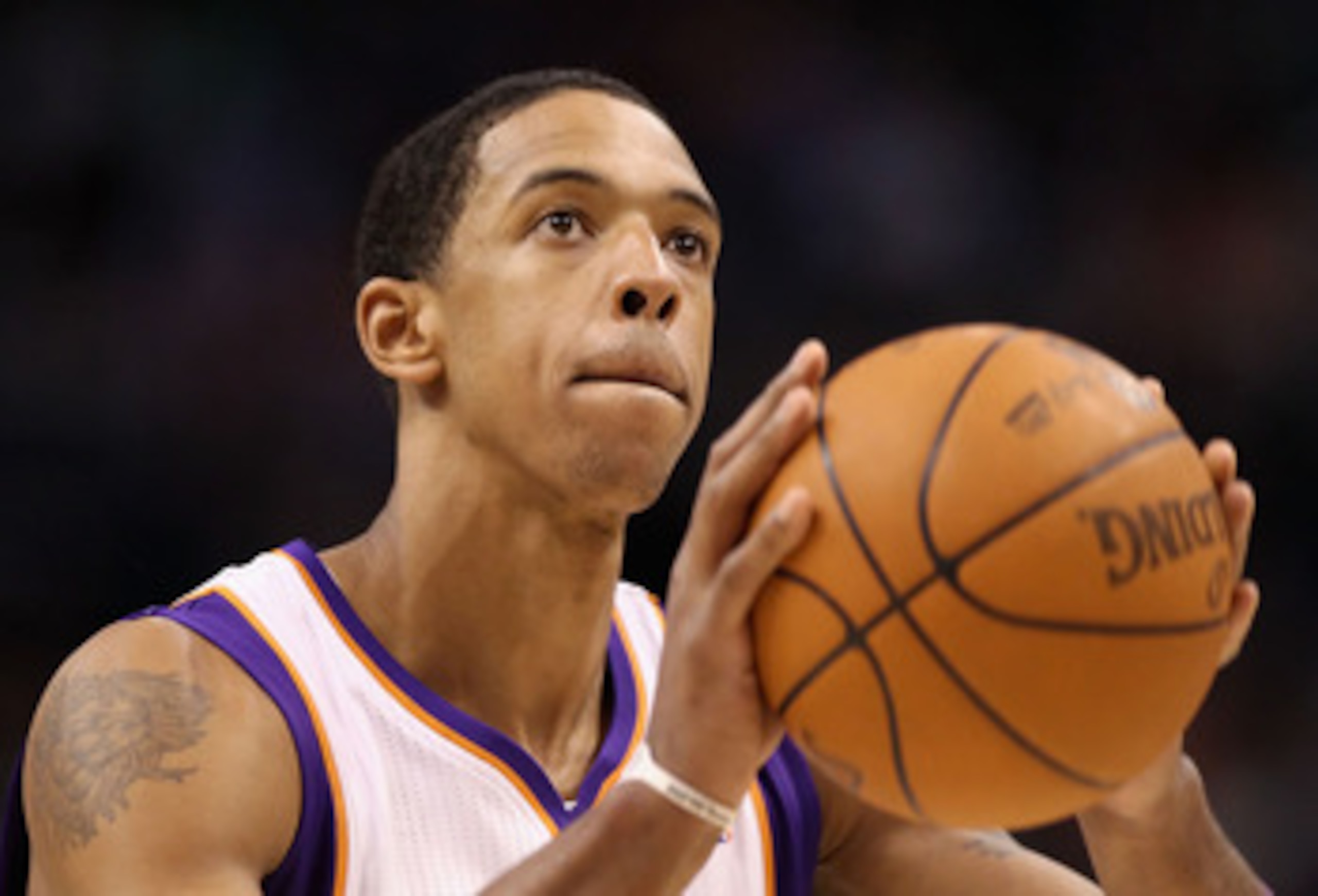 PHOENIX, AZ - JANUARY 28:  Channing Frye #4 of the Phoenix Suns shoots a free throw shot during the NBA game against the Boston Celtics at US Airways Center on January 28, 2011 in Phoenix, Arizona. The Suns defeated the Celtics 88-71. NOTE TO USER: User e