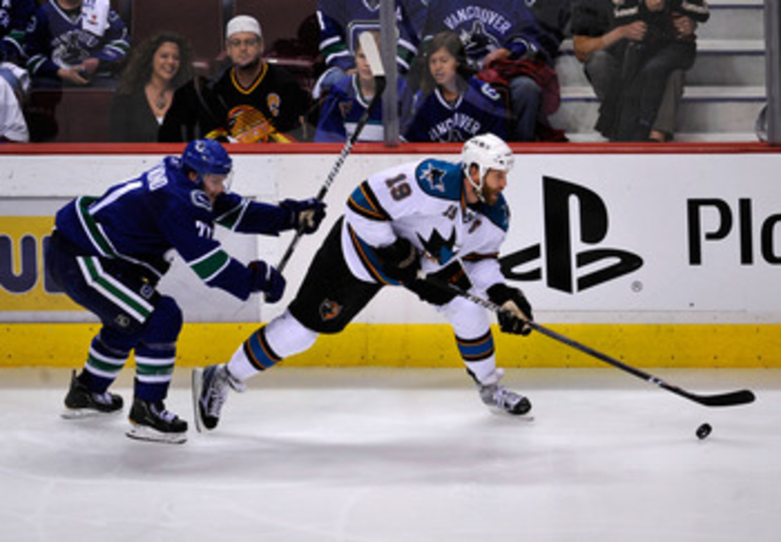 VANCOUVER, CANADA - MAY 15: Joe Thornton #19 of the San Jose Sharks looks to make a pass play under pressure from Mason Raymond #21 of the Vancouver Canucks in Game One of the Western Conference Finals during the 2011 Stanley Cup Playoffs at Rogers Aren VANCOUVER, CANADA - MAY 15: Joe Thornton #19 of the San Jose Sharks looks to make a pass play under pressure from Mason Raymond #21 of the Vancouver Canucks in Game One of the Western Conference Finals during the 2011 Stanley Cup Playoffs at Rogers Aren