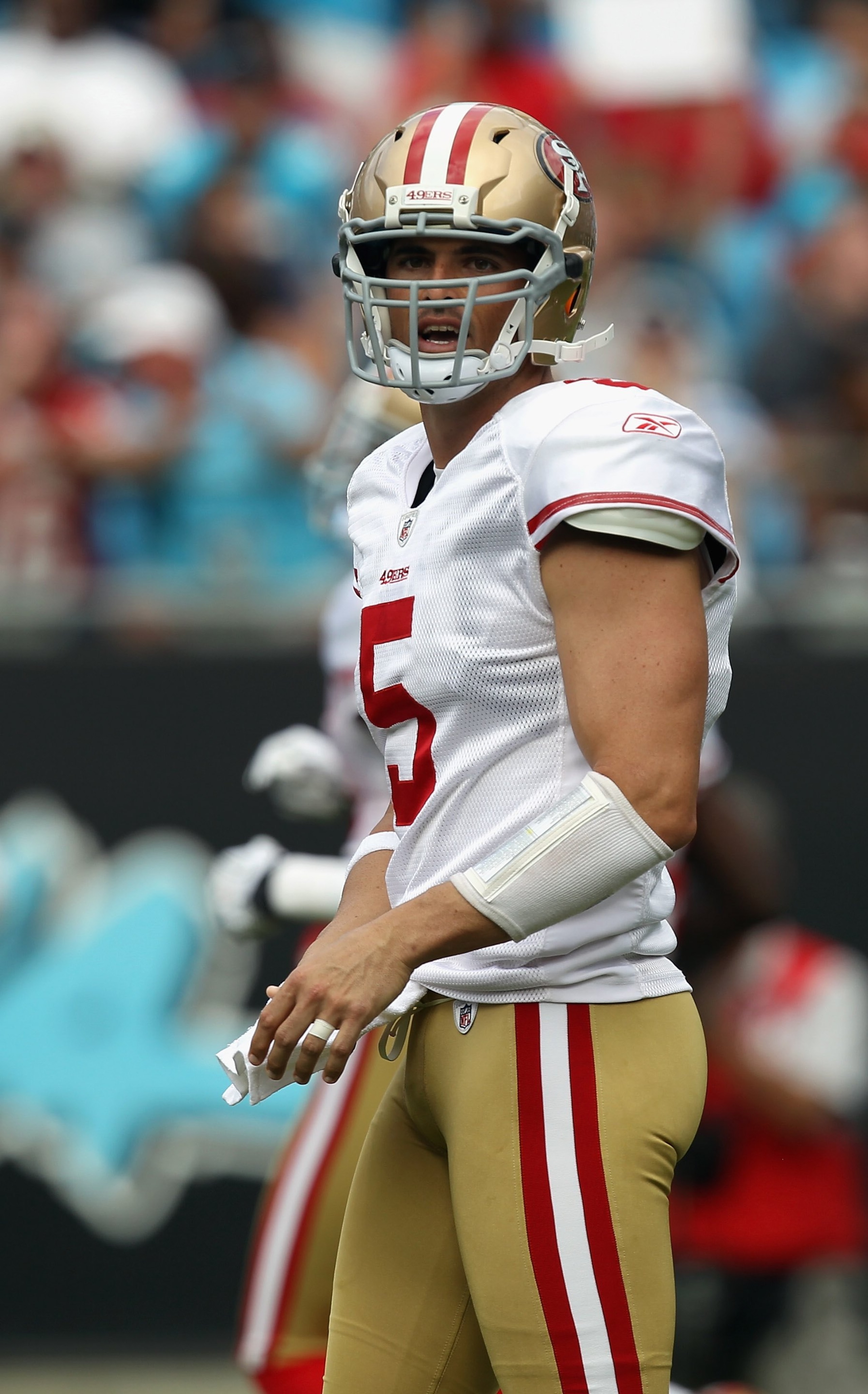 CHARLOTTE, NC - OCTOBER 24:  David Carr #5 of the San Francisco 49ers against the Carolina Panthers during their game at Bank of America Stadium on October 24, 2010 in Charlotte, North Carolina.  (Photo by Streeter Lecka/Getty Images)