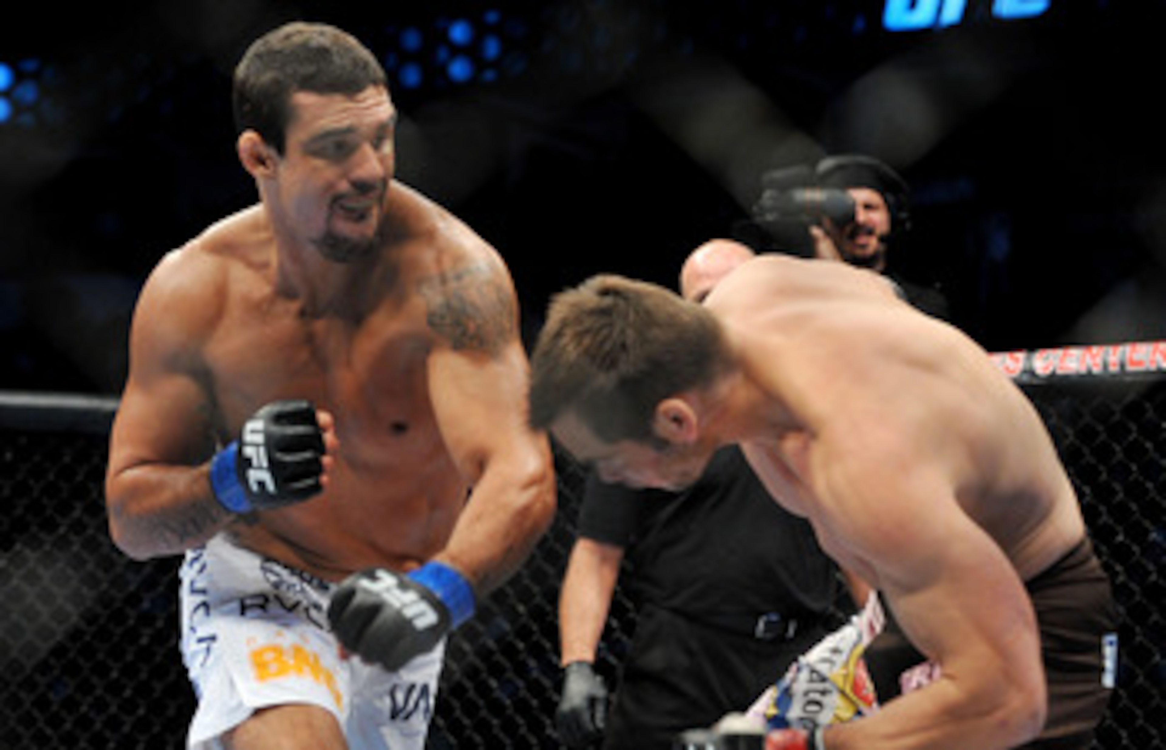 DALLAS - SEPTEMBER 19:  UFC fighter Vitor Belfort  (L) battles UFC fighter Rich Franklin (R) during their Catch weight bout at UFC 103: Franklin vs. Belfort at the American Airlines Center on September 19, 2009 in Dallas, Texas.  (Photo by Jon Kopaloff/Ge