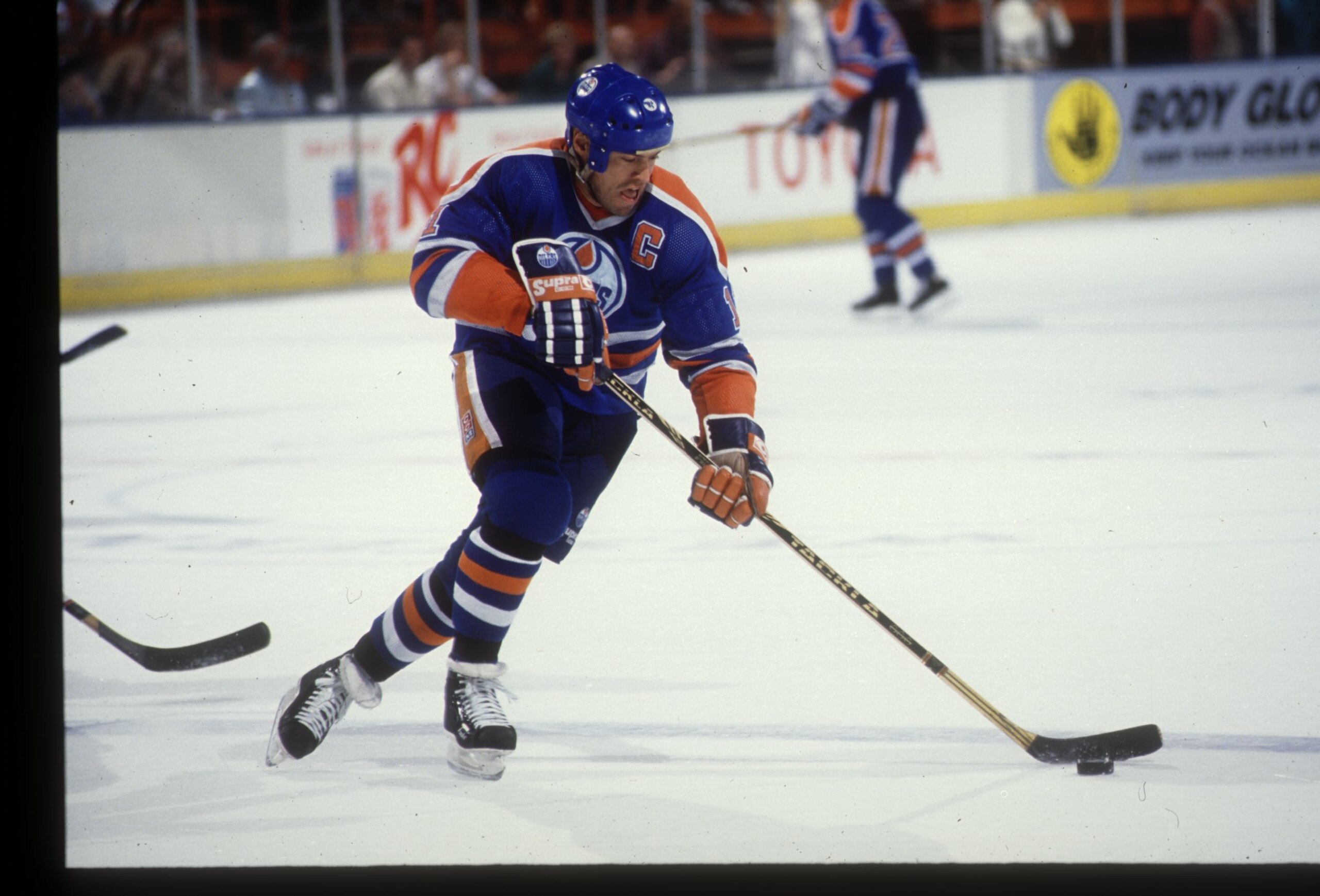 MARK MESSIER OF THE EDMONTON OILERS SKATES WITH THE PUCK DURING A GAME AGAINST THE LOS ANGELES KINGS
