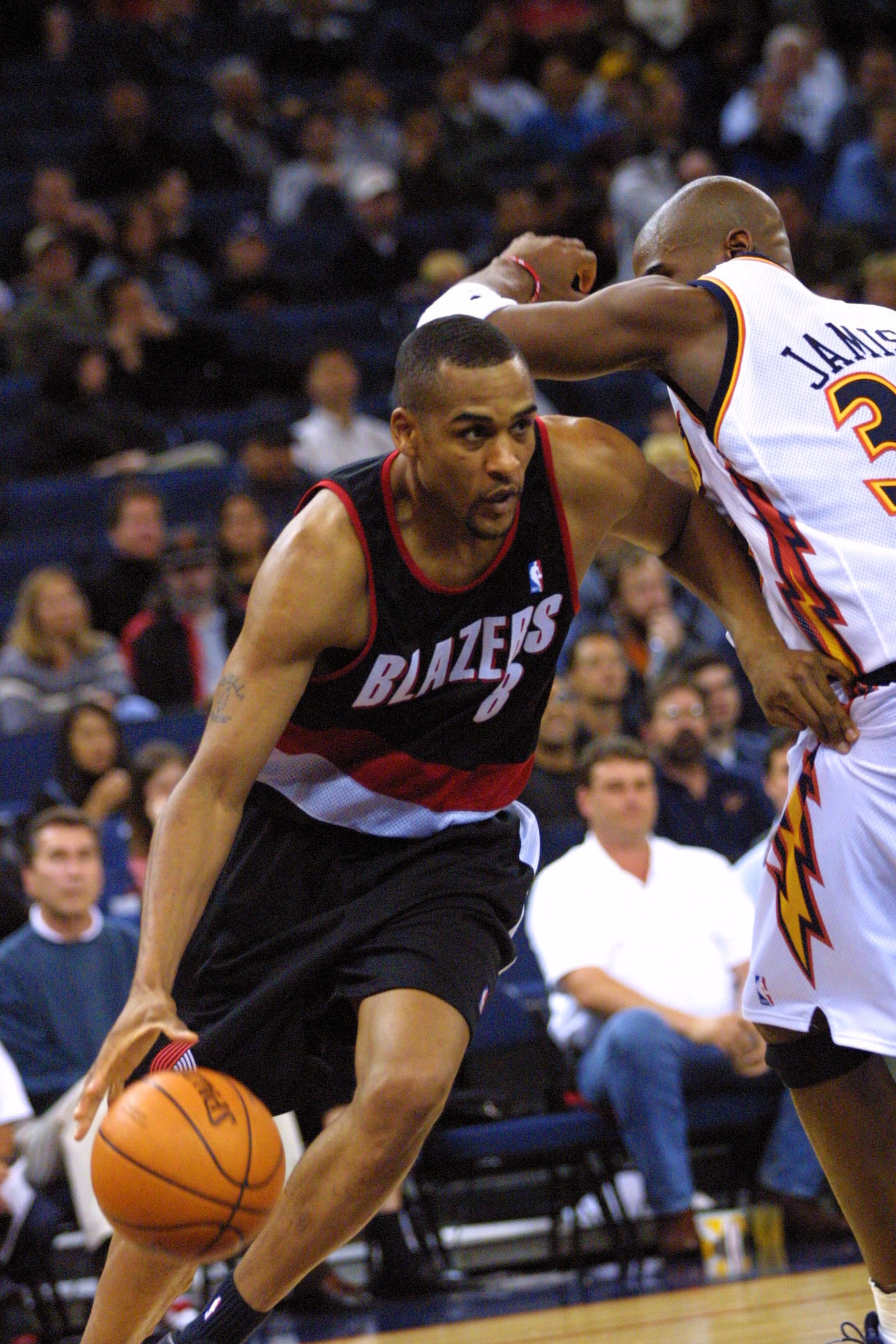 6 Apr 2001: Steve Smith #8 of the Portland Trailblazers drives past Antawn Jamison #33 of the Golden State Warriors  at the Arena in Oakland during their game in Oakland, California. DIGITAL IMAGE Mandatory Credit: Tom Hauck/ALLSPORT  NOTE TO USER: It is