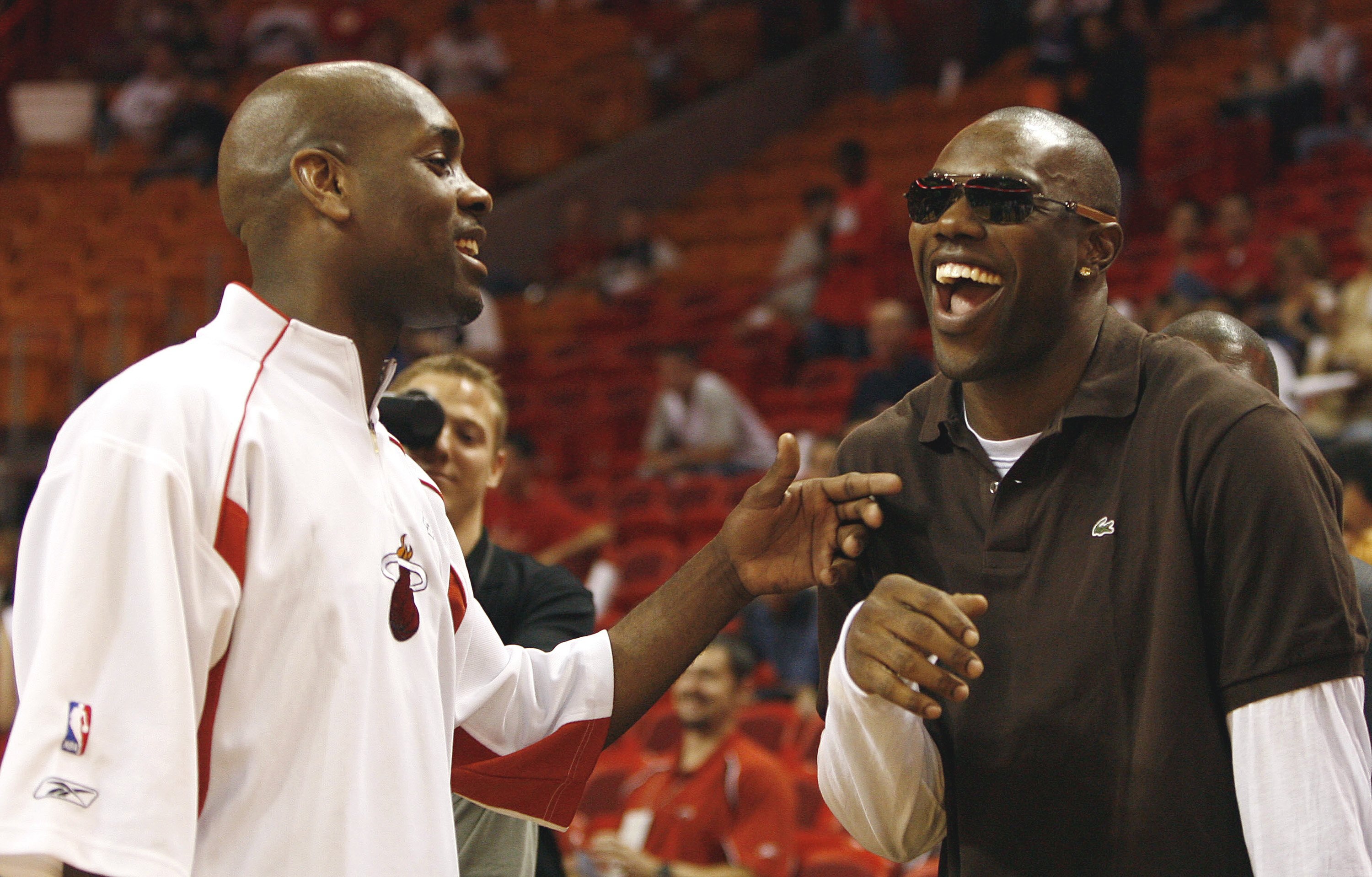 MIAMI - JANUARY 22:  Gary Payton #20 (L) of the Miami Heat chats with NFL wide receiver Terrell Owens before the start of the game between the Heat and the Sacramento Kings on January 22, 2006 at the American Airlines Arena in Miami, Florida.  NOTE TO USE